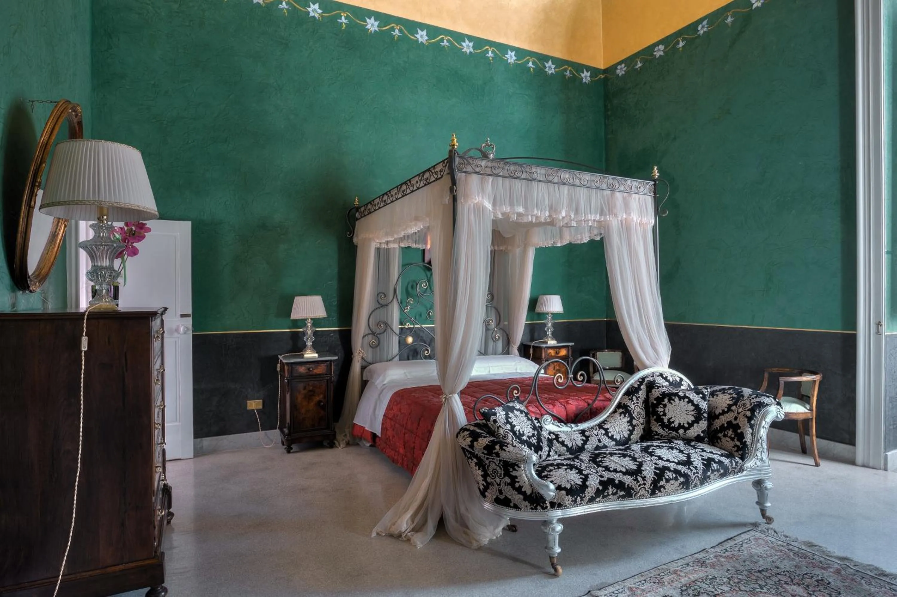 Photo of the whole room, Bed in La Dimora Delle Rondini