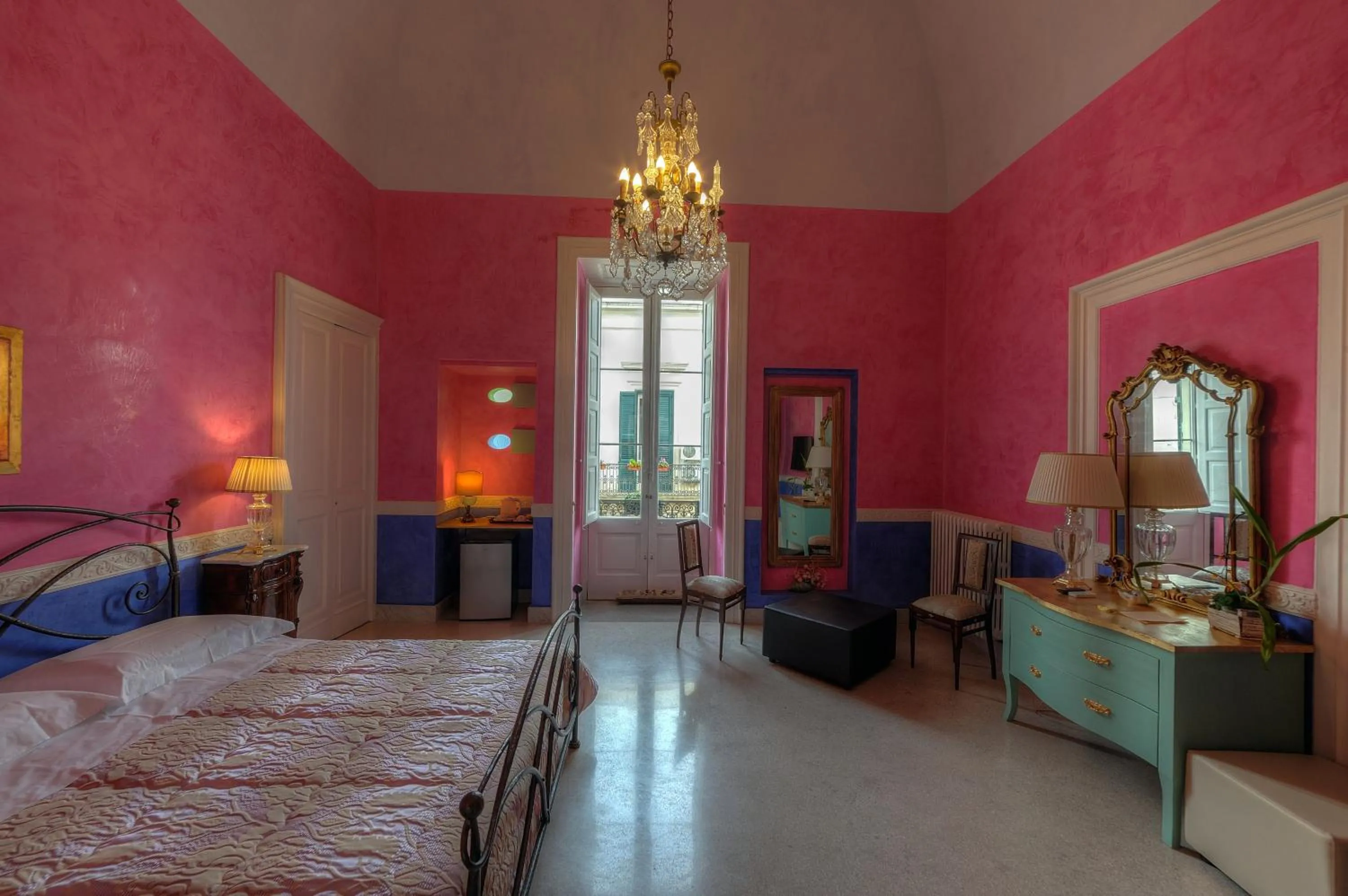 Decorative detail, Bed in La Dimora Delle Rondini