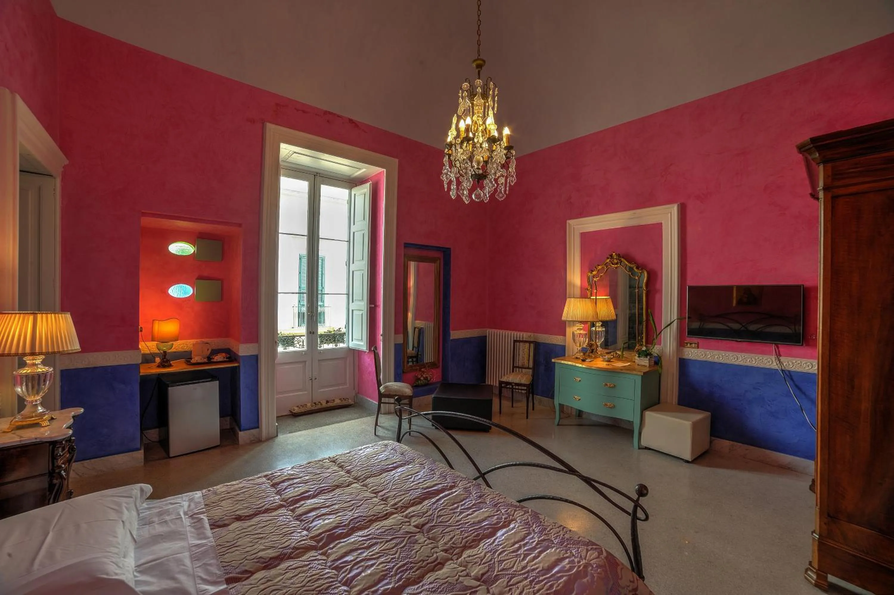 Decorative detail, Bed in La Dimora Delle Rondini