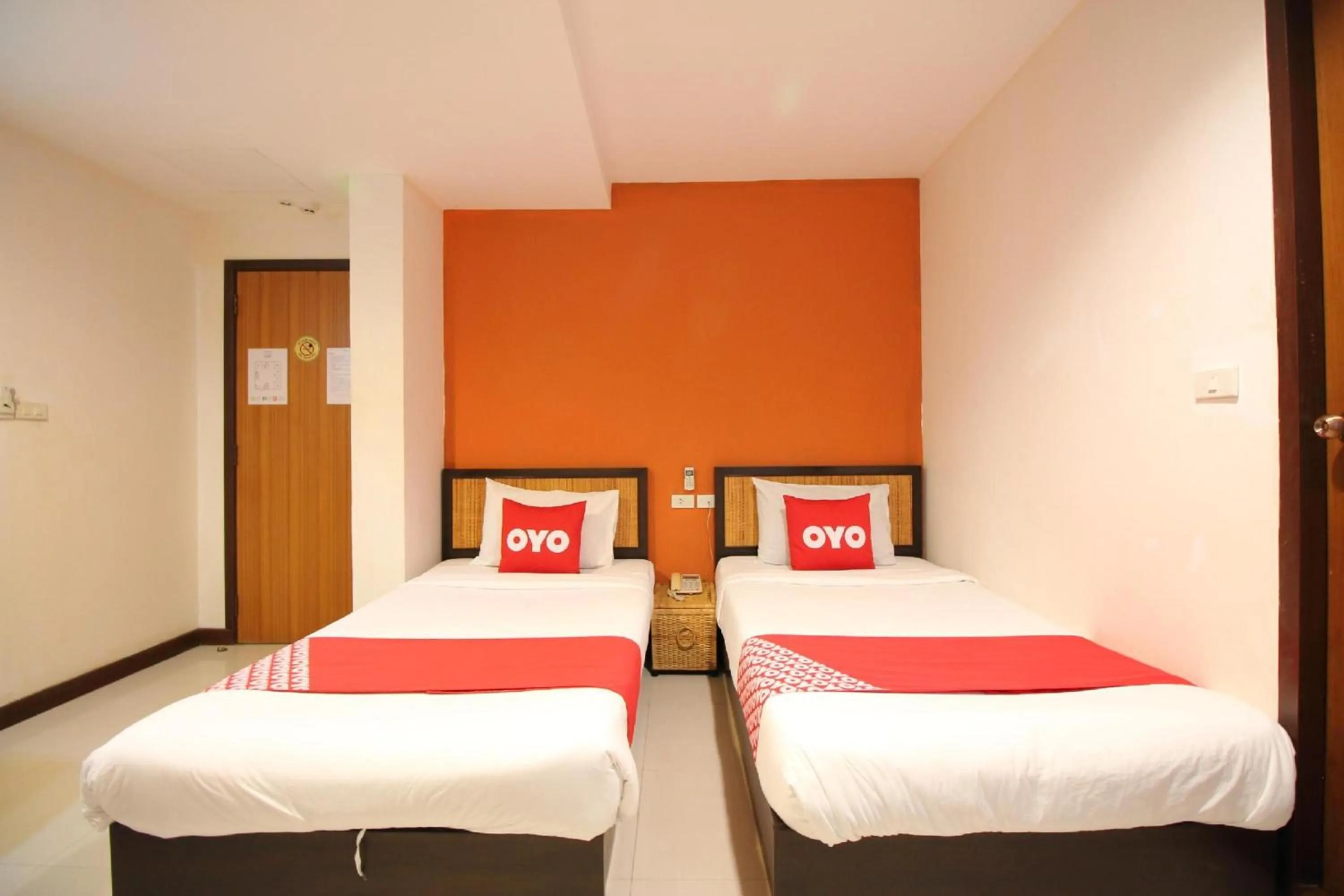 Bedroom, Bed in Pannee Lodge Khaosan - SHA Plus