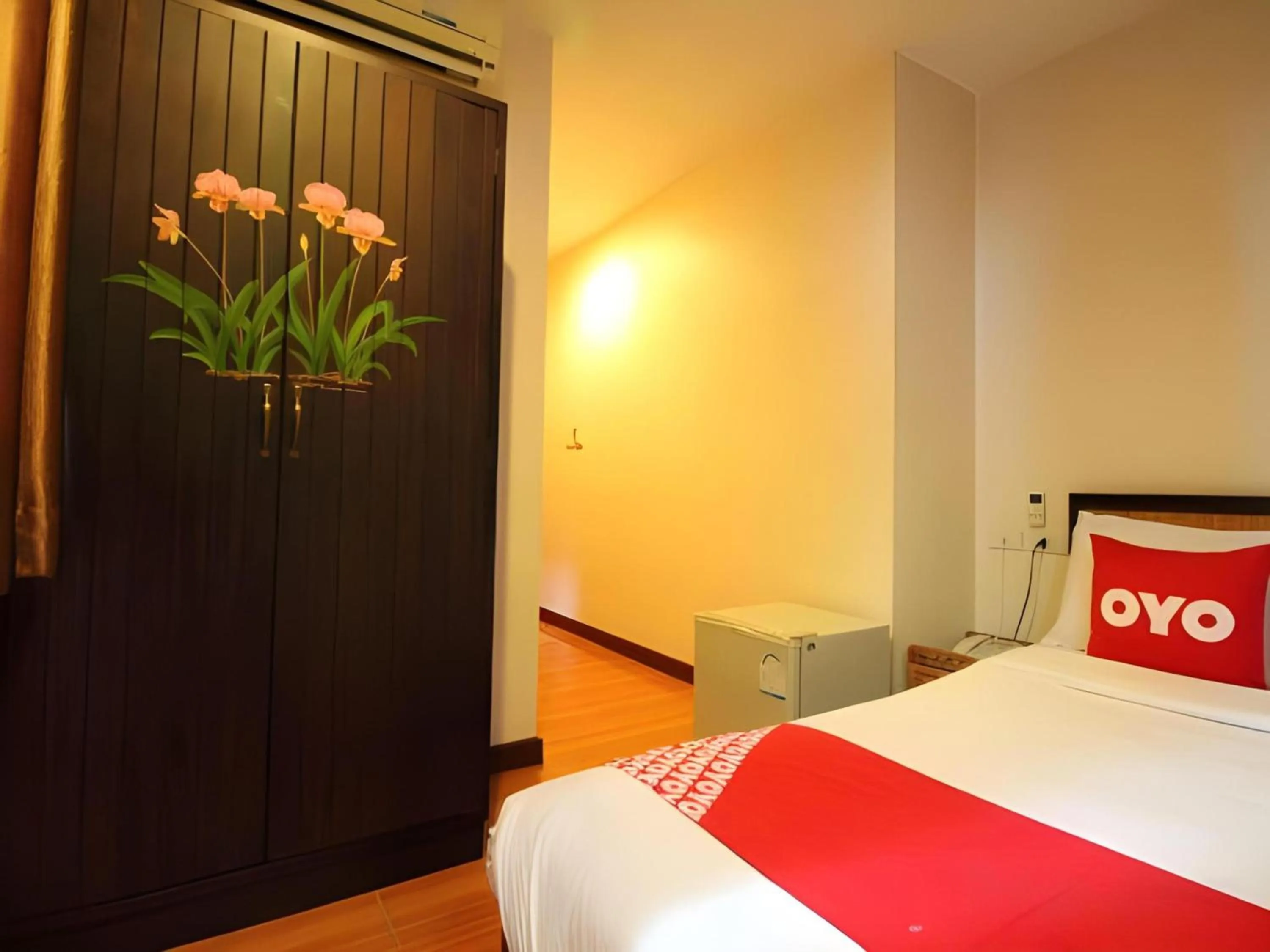 Bedroom, Bed in Pannee Lodge Khaosan - SHA Plus