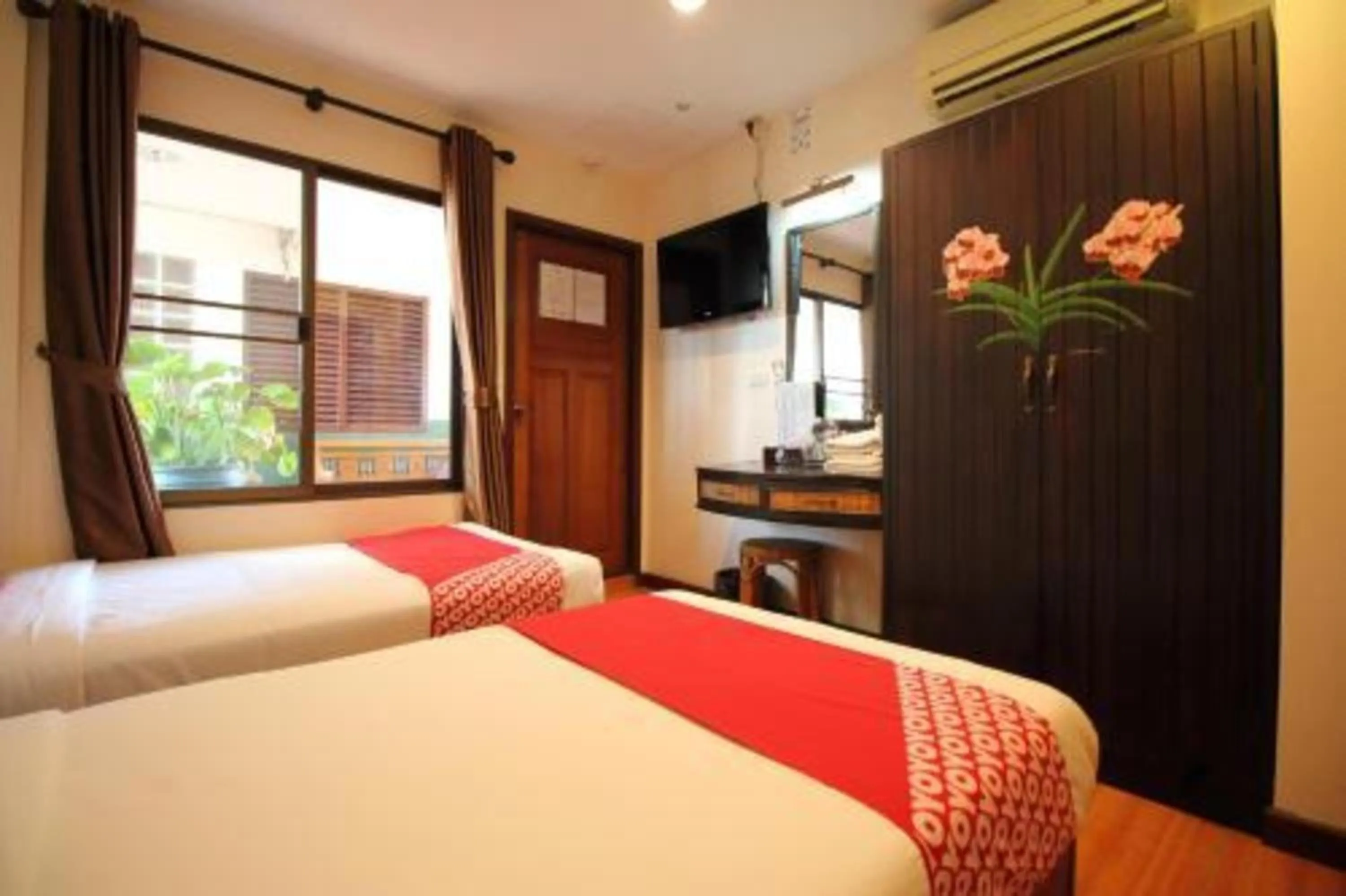 Bedroom, Bed in Pannee Lodge Khaosan - SHA Plus