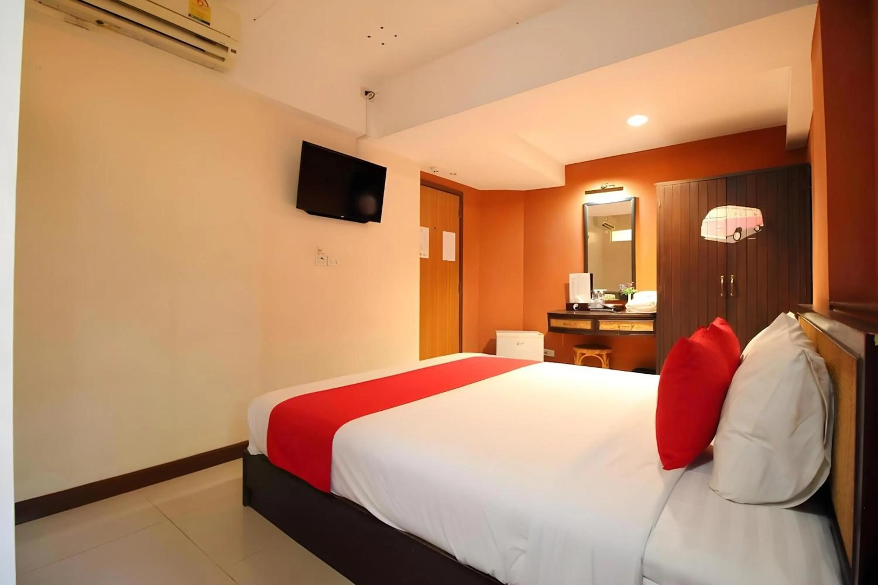 Bedroom, Bed in Pannee Lodge Khaosan - SHA Plus