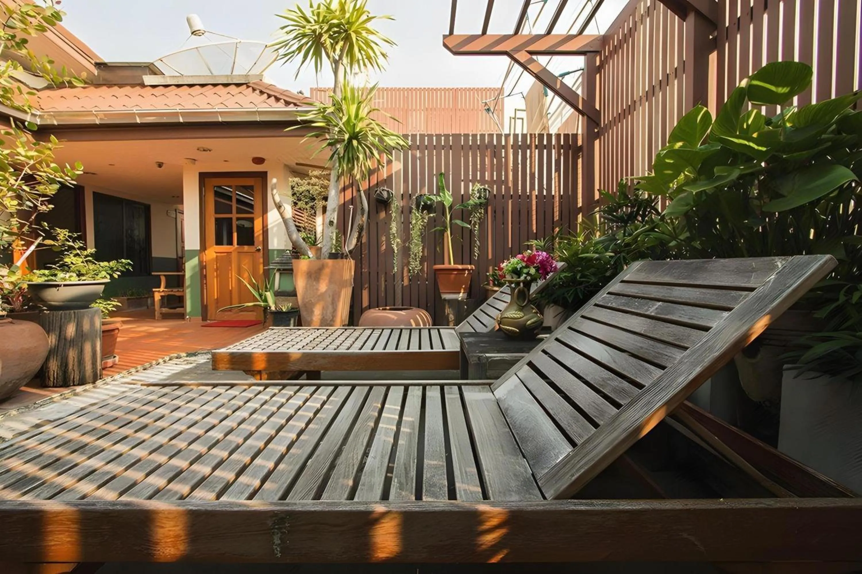 Garden in Pannee Lodge Khaosan - SHA Plus