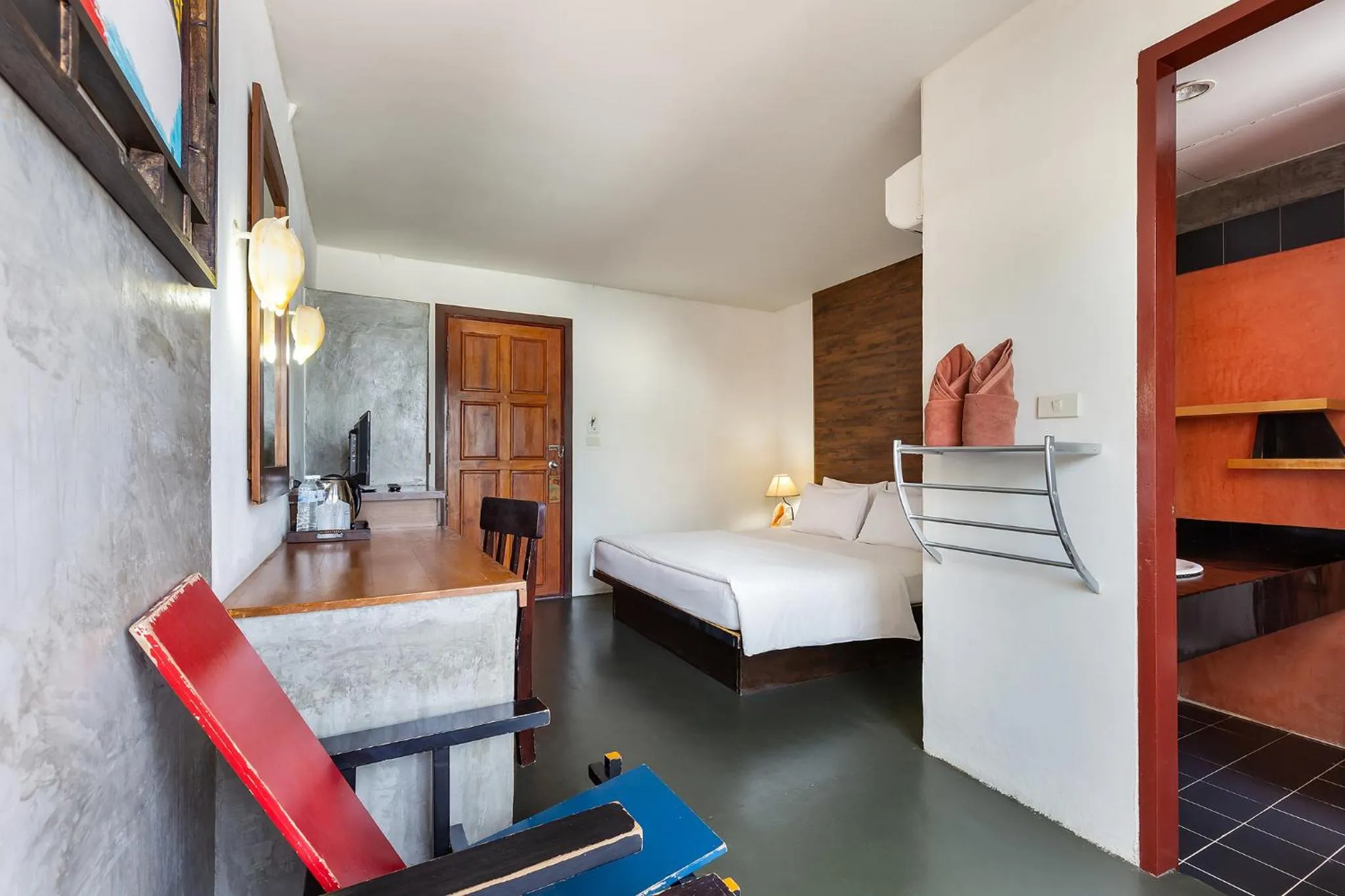 Photo of the whole room, Bed in PP Insula