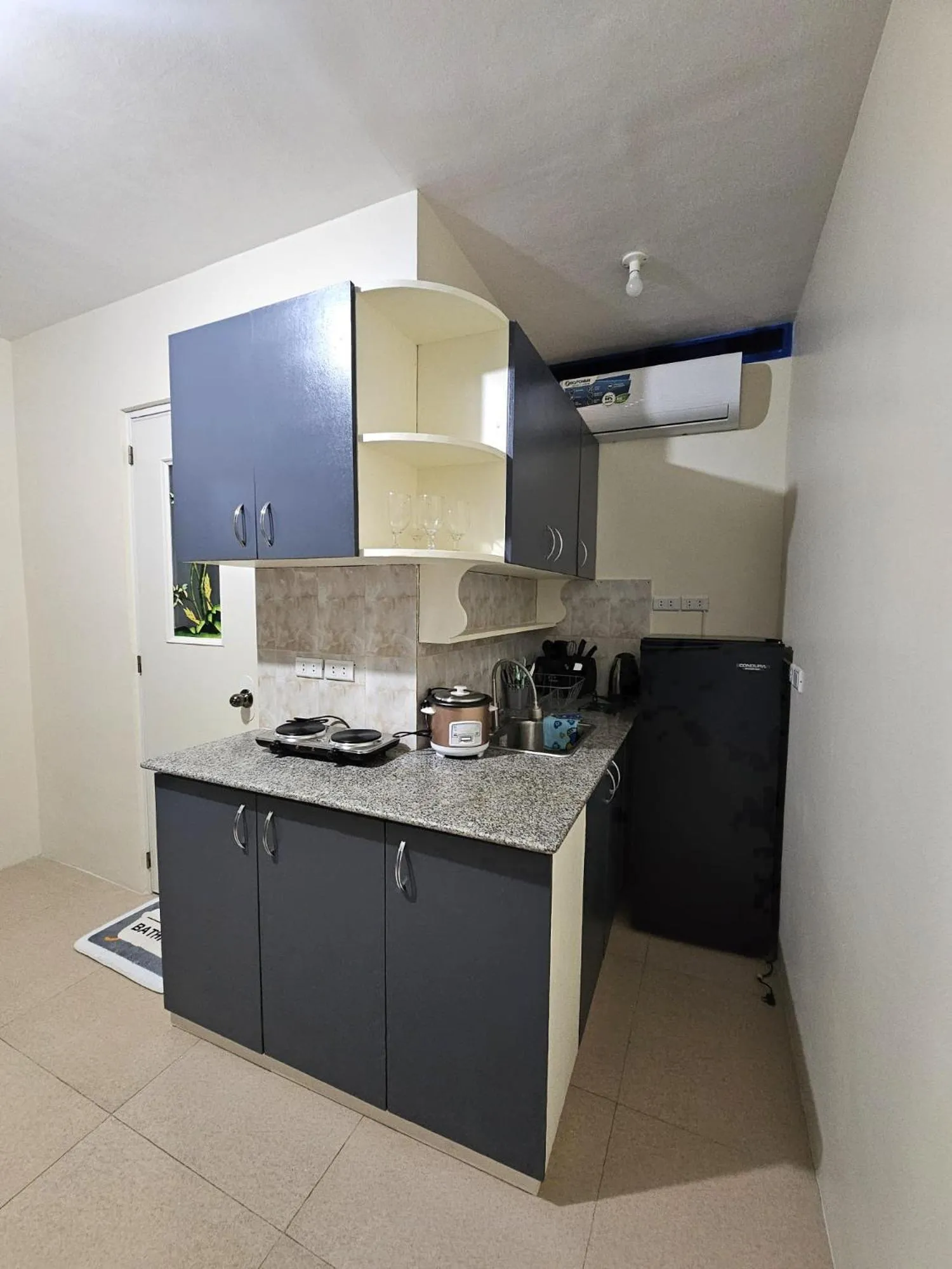 kitchen in Mangotree Apartel & Resort