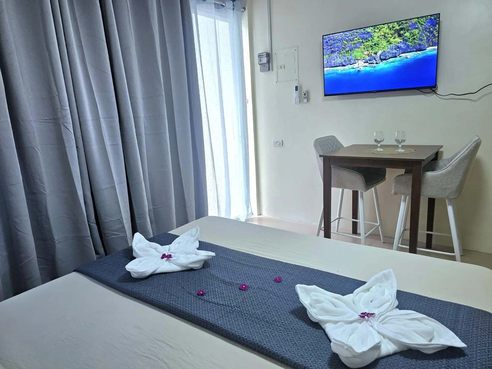 Bed in Mangotree Apartel & Resort