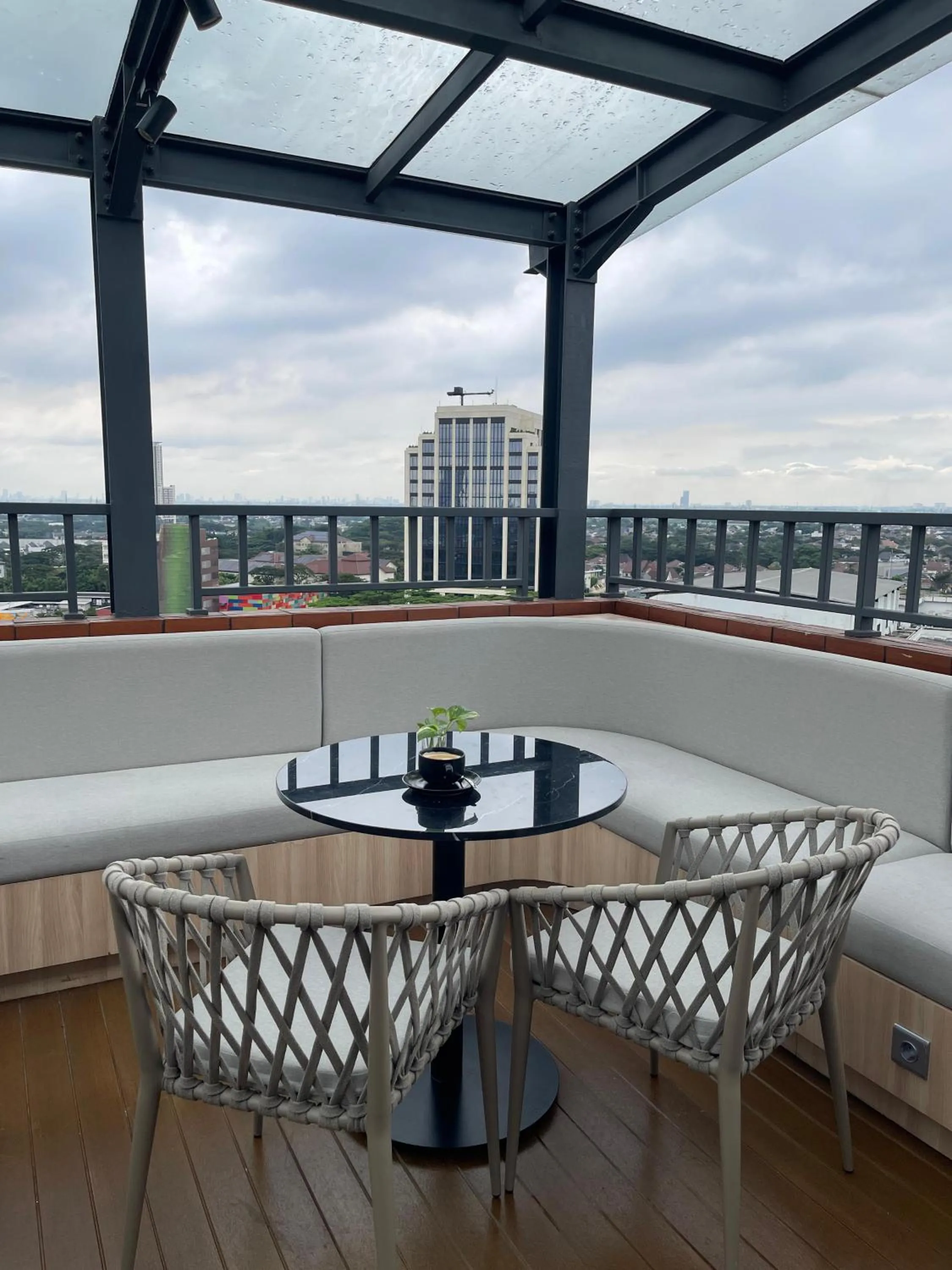 Restaurant/places to eat in ATOOI Hotel Alam Sutera