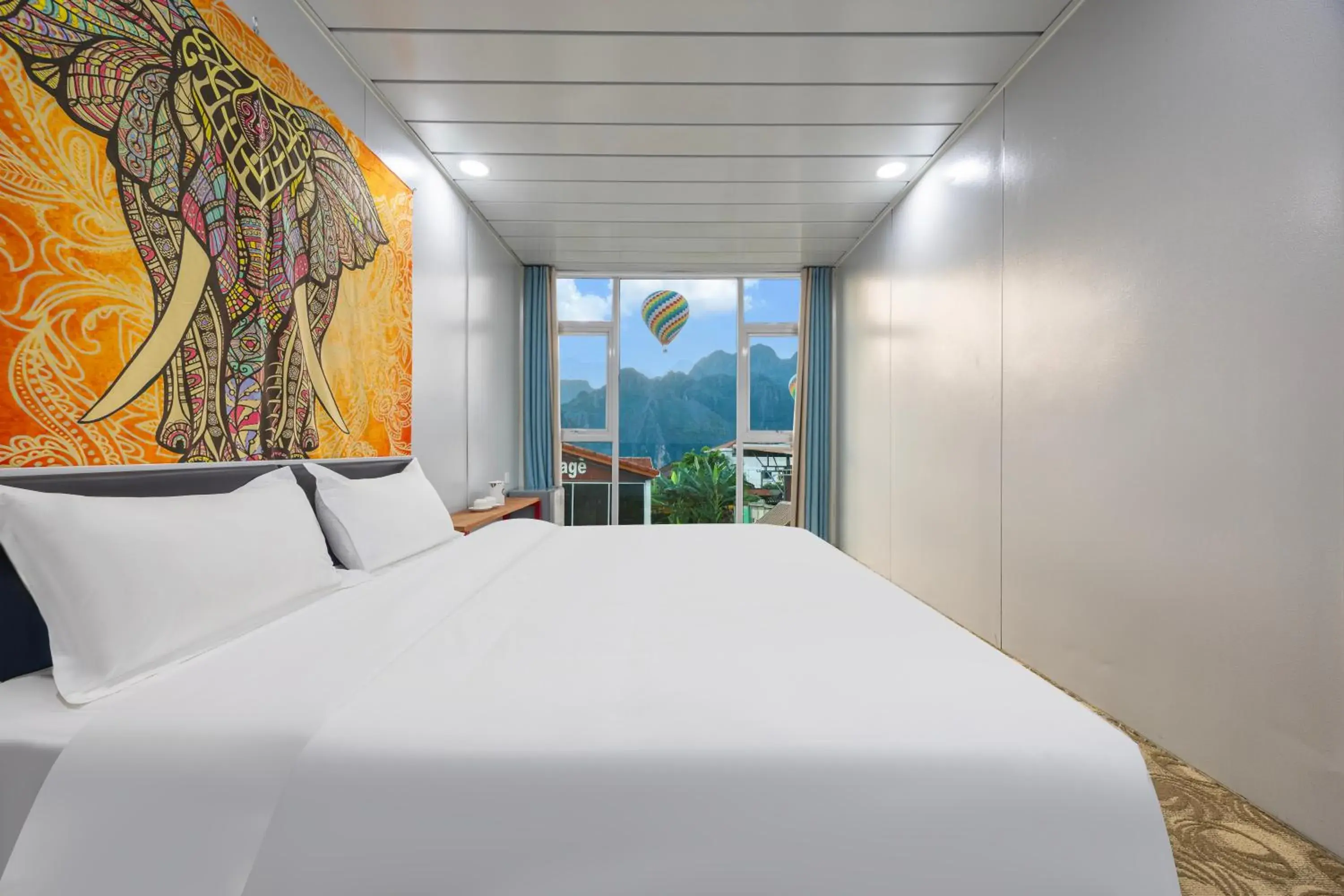 Double Room in Pool Party Hotel Double Room in Pool Party Hotel