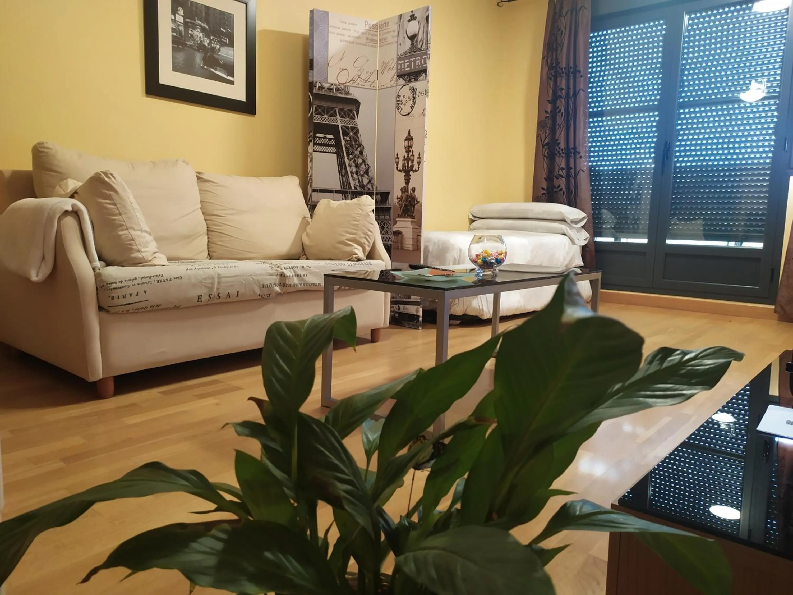 Apartamento el Parque AIRE CONDICIONADO PISCINA terraza con vistas montaña entorno tranquilo ideal mascotas