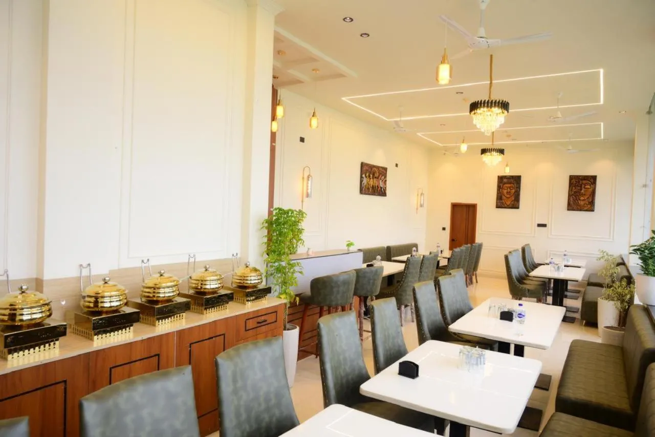 Restaurant/places to eat in Yashasvi Himalayan Resort