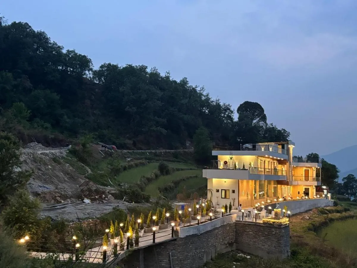 Property building in Yashasvi Himalayan Resort