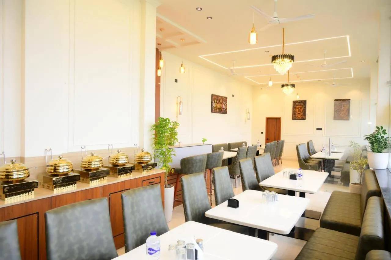 Restaurant/places to eat in Yashasvi Himalayan Resort