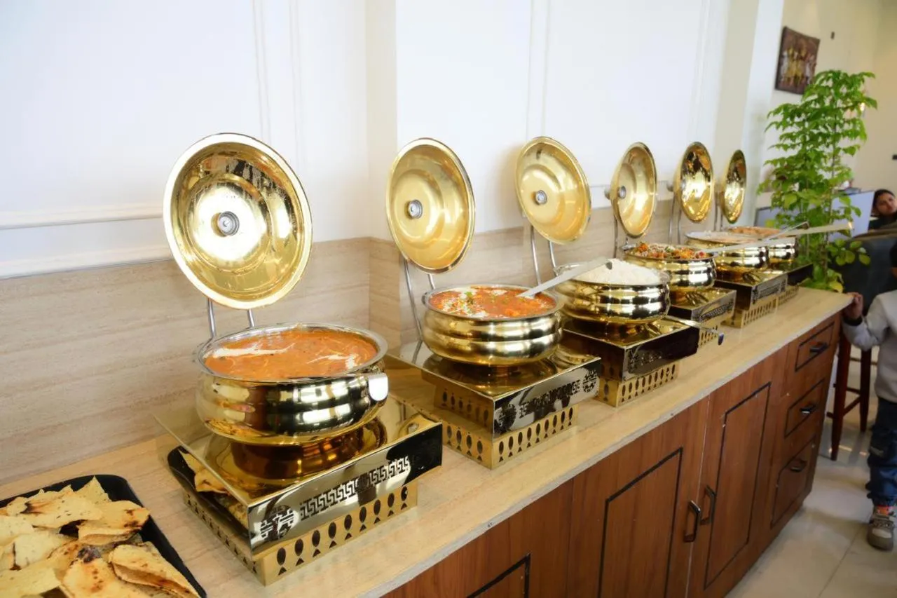 Food and drinks in Yashasvi Himalayan Resort