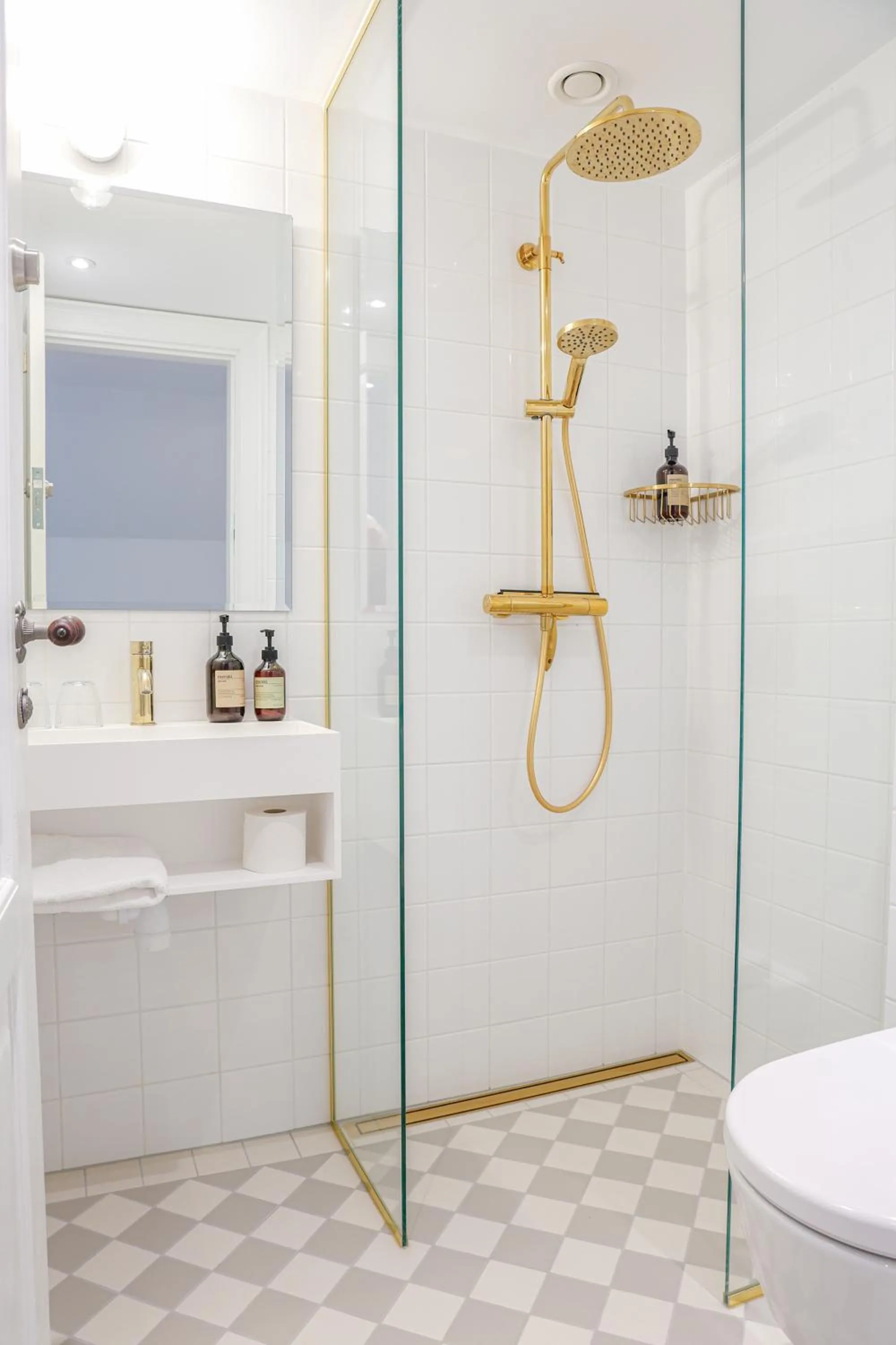 Shower in Lundsgaard Gods Badehotel