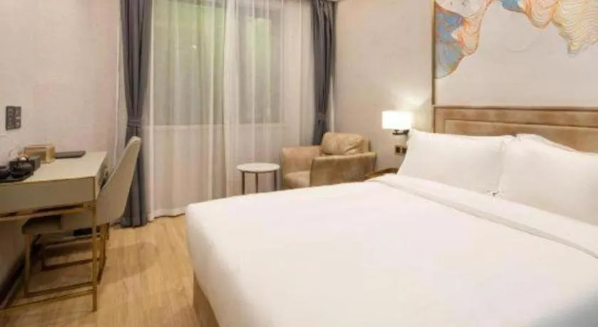 Bed in Hongqiao Pujue International Zhongshan Park Metro Station