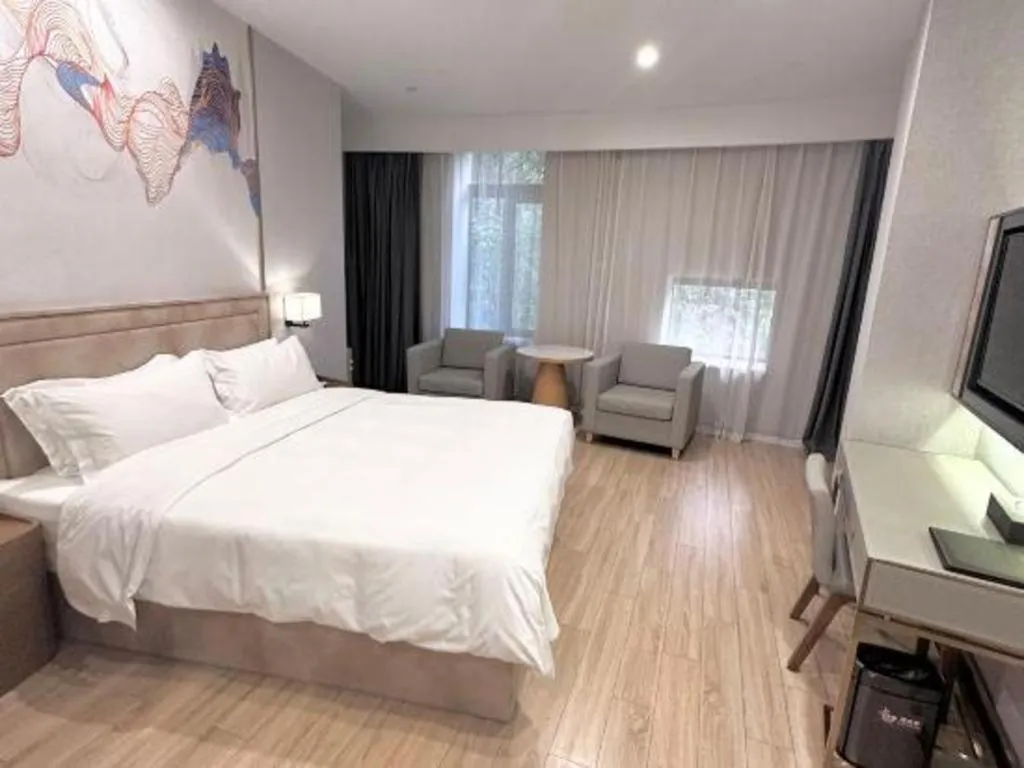 Bed in Hongqiao Pujue International Zhongshan Park Metro Station