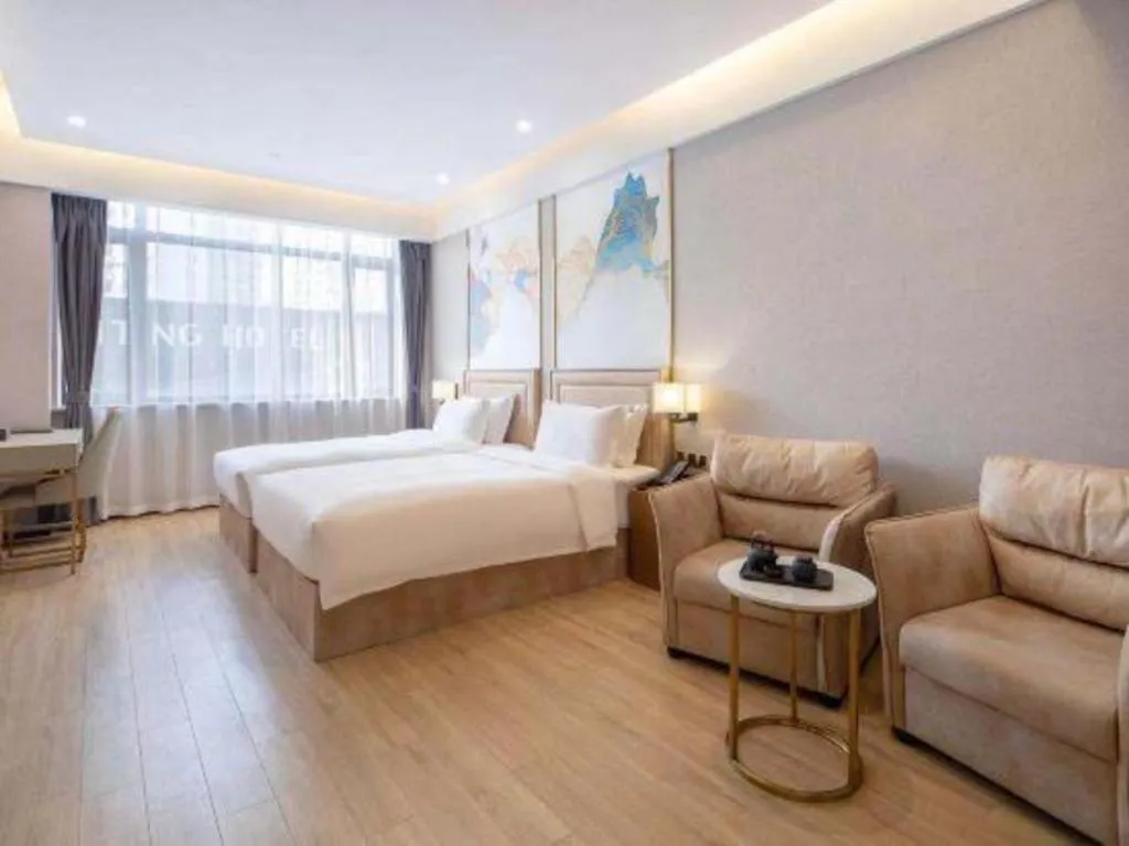 Bed in Hongqiao Pujue International Zhongshan Park Metro Station