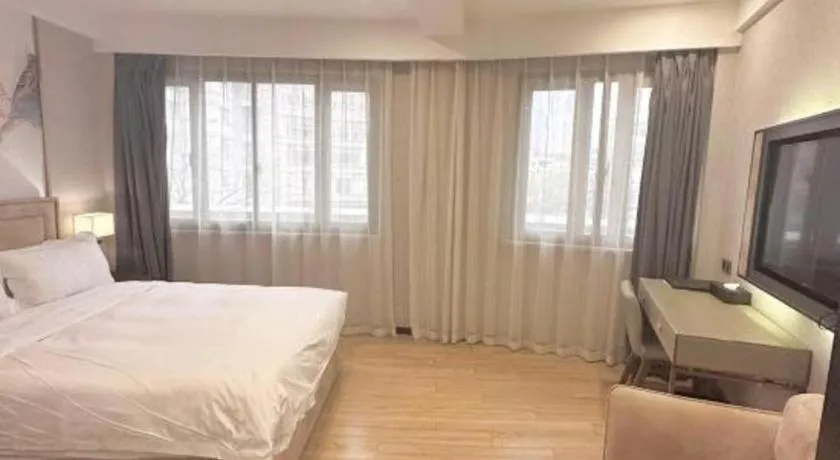 Bed in Hongqiao Pujue International Zhongshan Park Metro Station