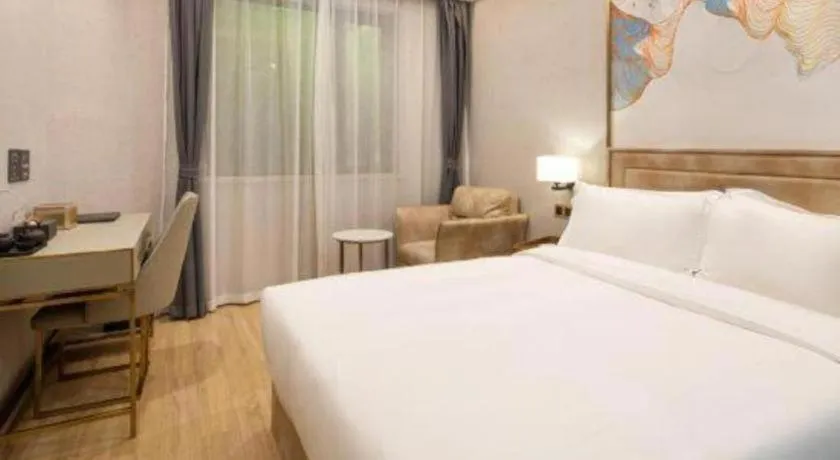 Bed in Hongqiao Pujue International Zhongshan Park Metro Station