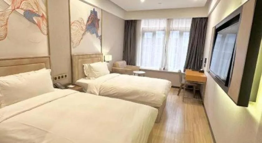 Bed in Hongqiao Pujue International Zhongshan Park Metro Station