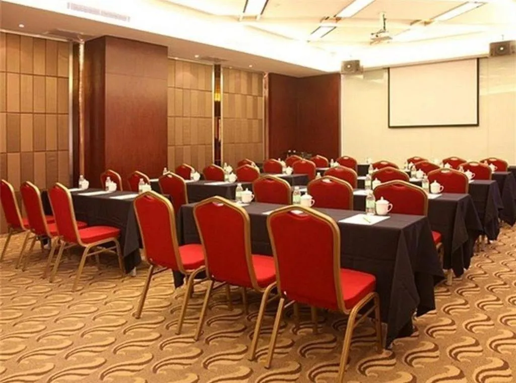 Hongqiao Pujue International Zhongshan Park Metro Station