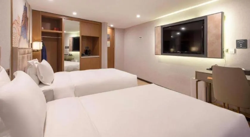 Bed in Hongqiao Pujue International Zhongshan Park Metro Station