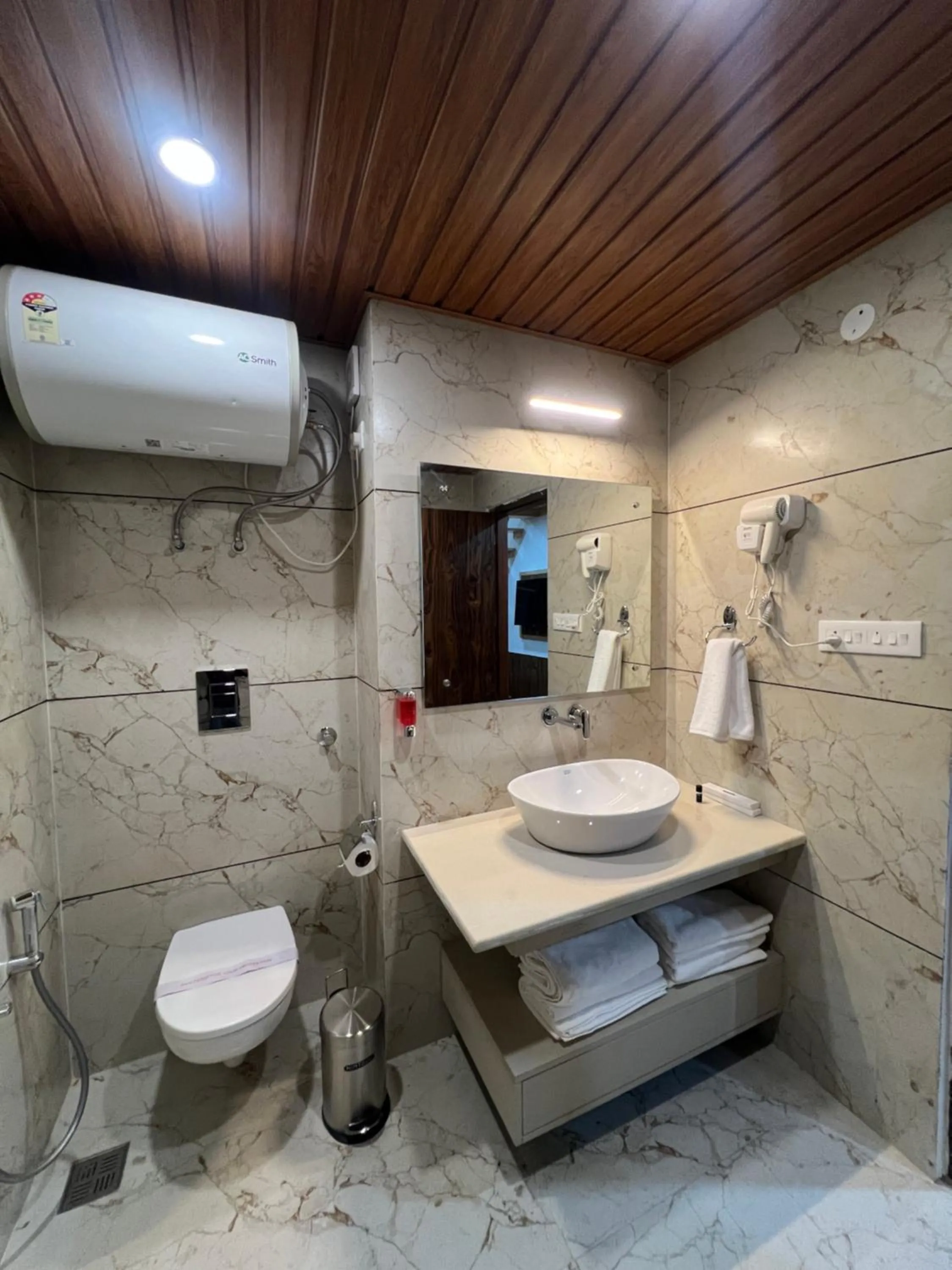Shower in North Deodar Resort, Kasol