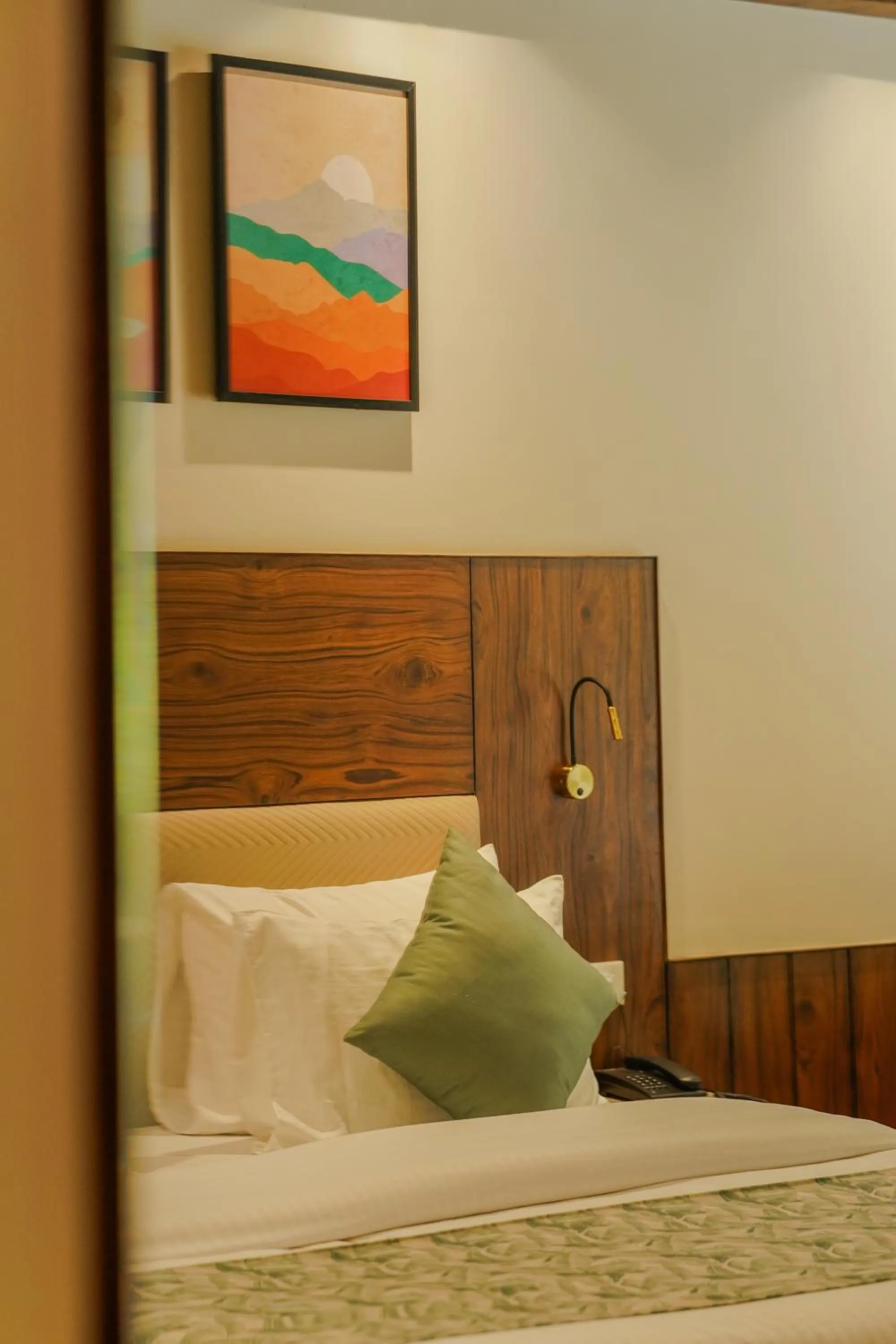 Bedroom, Bed in North Deodar Resort, Kasol