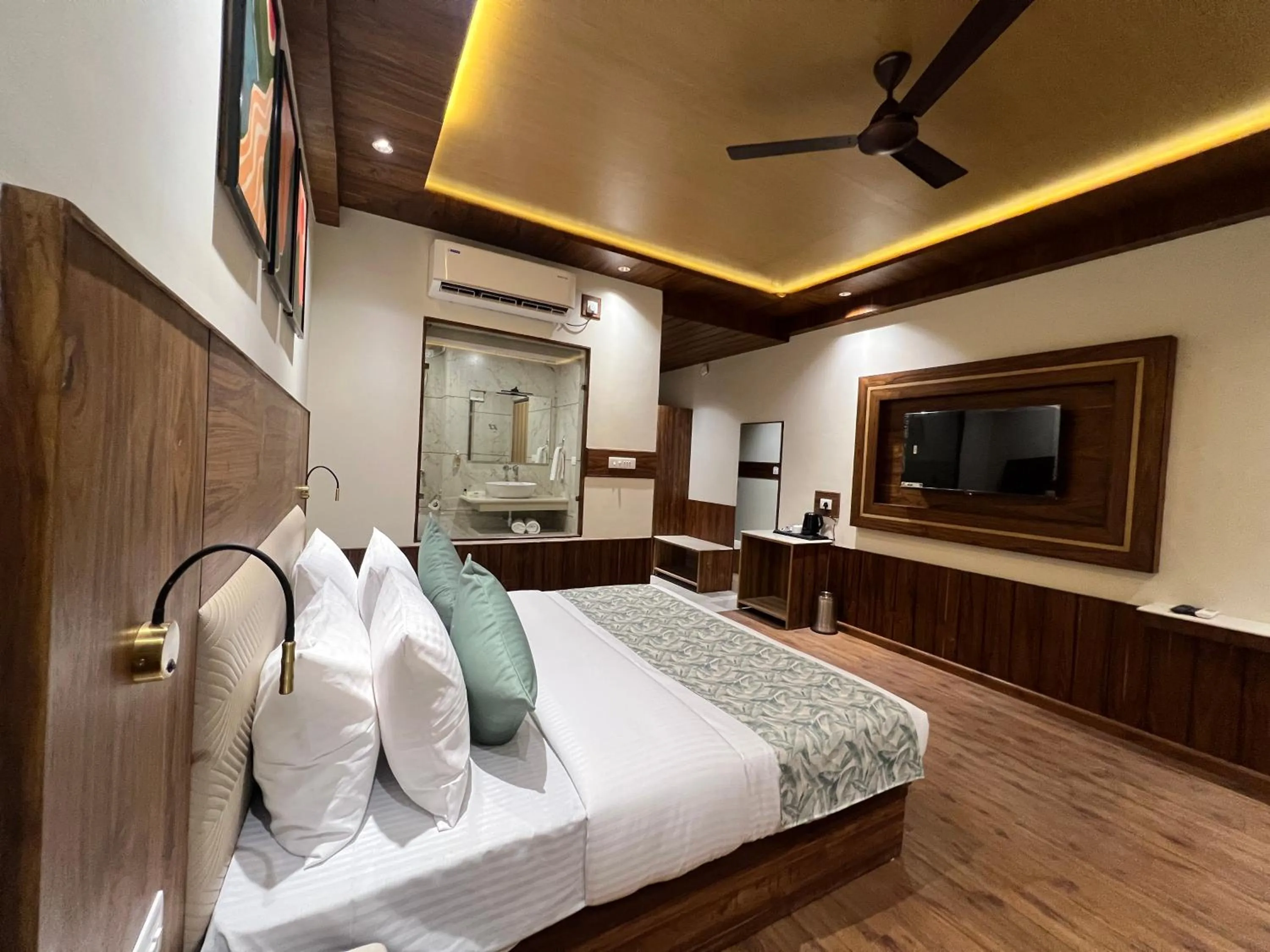 Bed in North Deodar Resort, Kasol