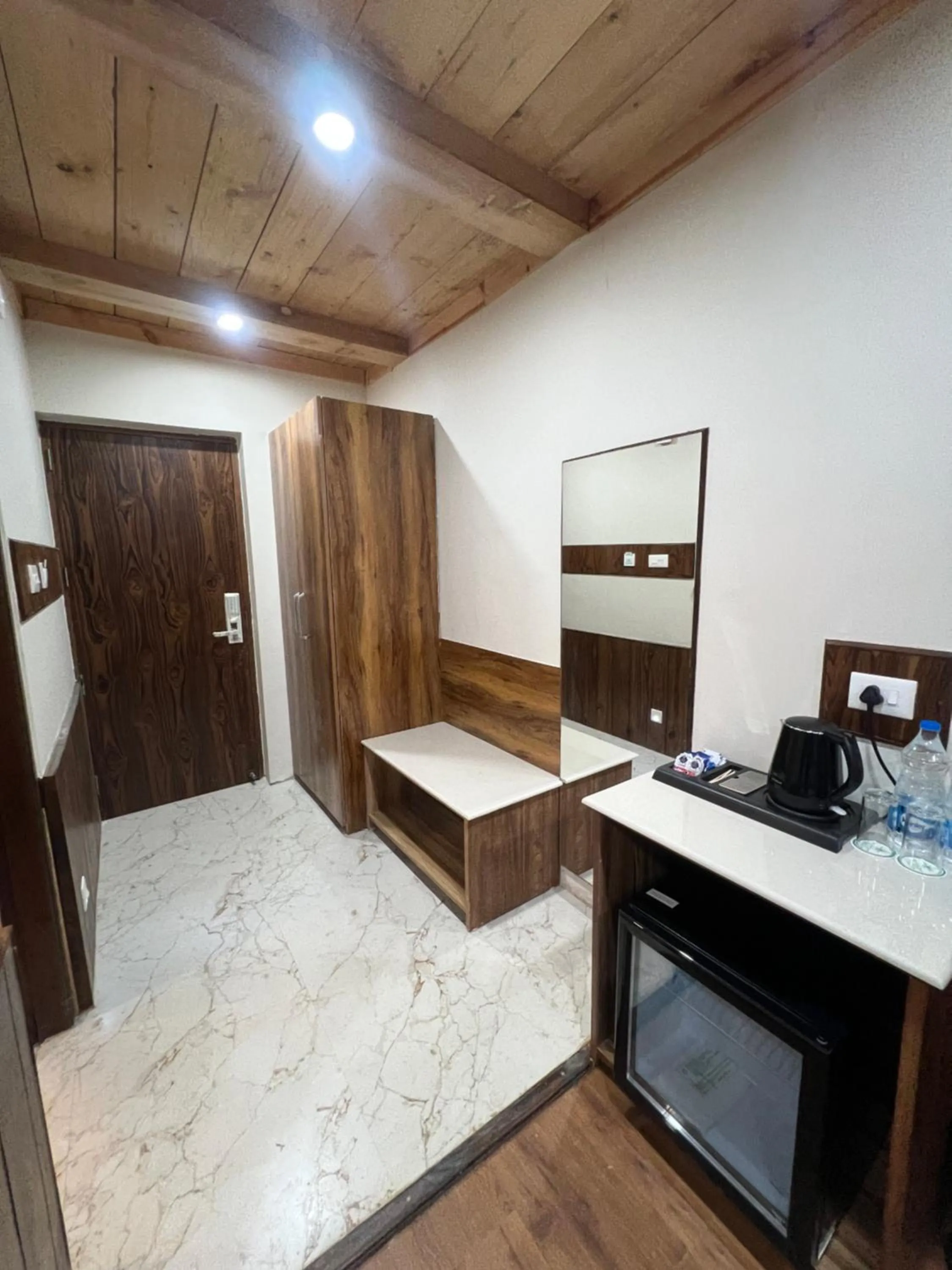 Seating area, Bed in North Deodar Resort, Kasol