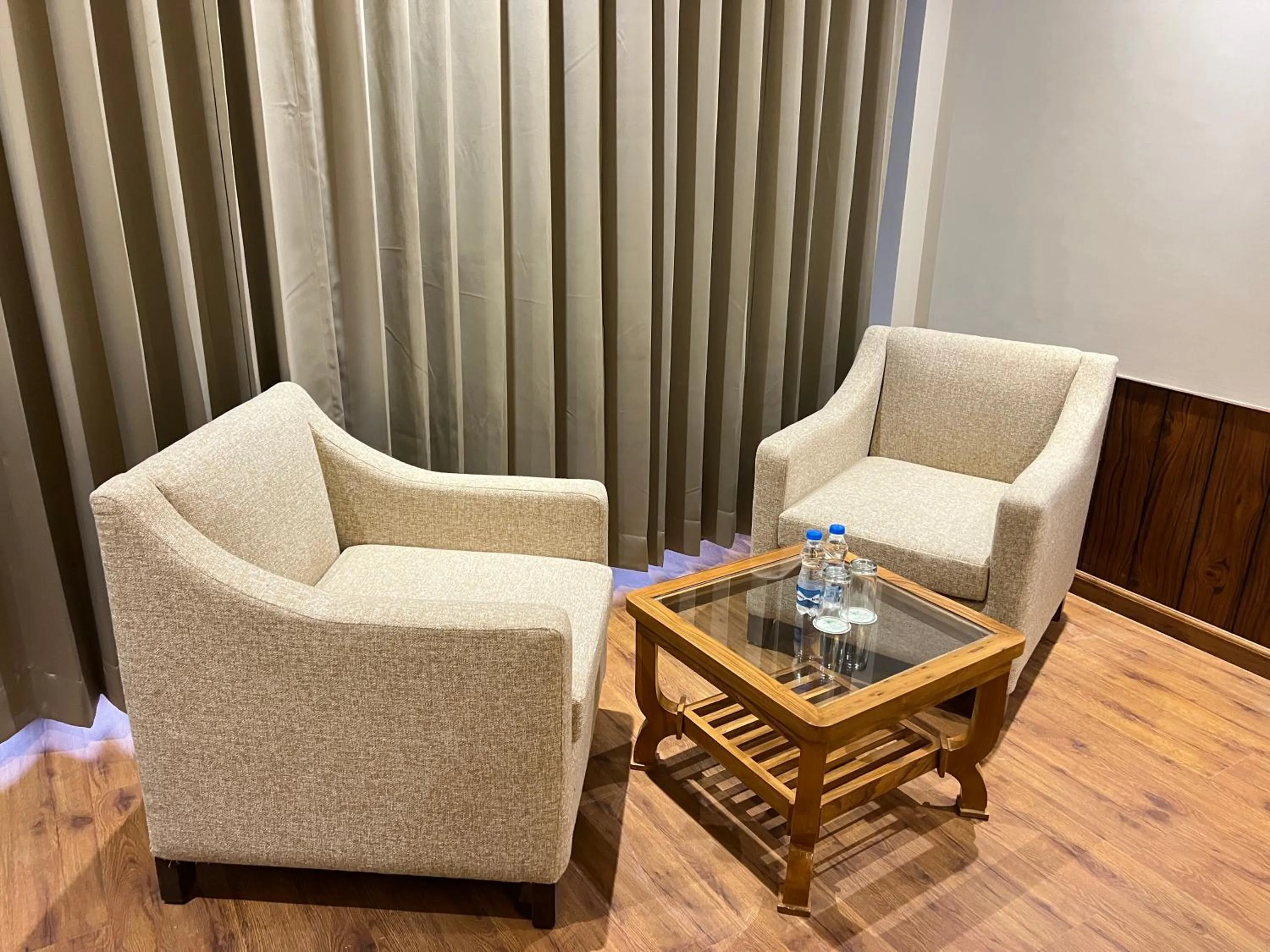 Seating area in North Deodar Resort, Kasol