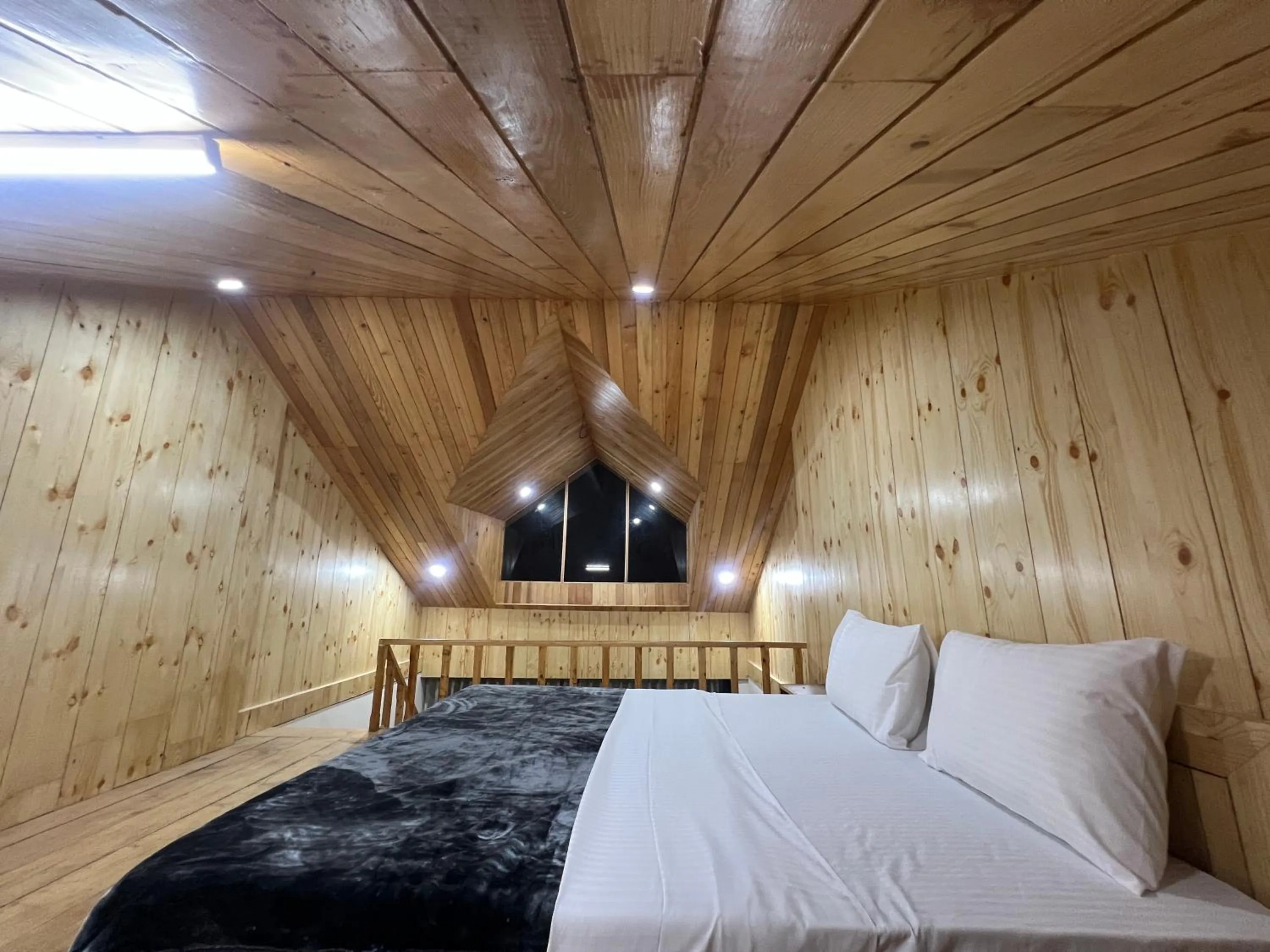 Bed in North Deodar Resort, Kasol