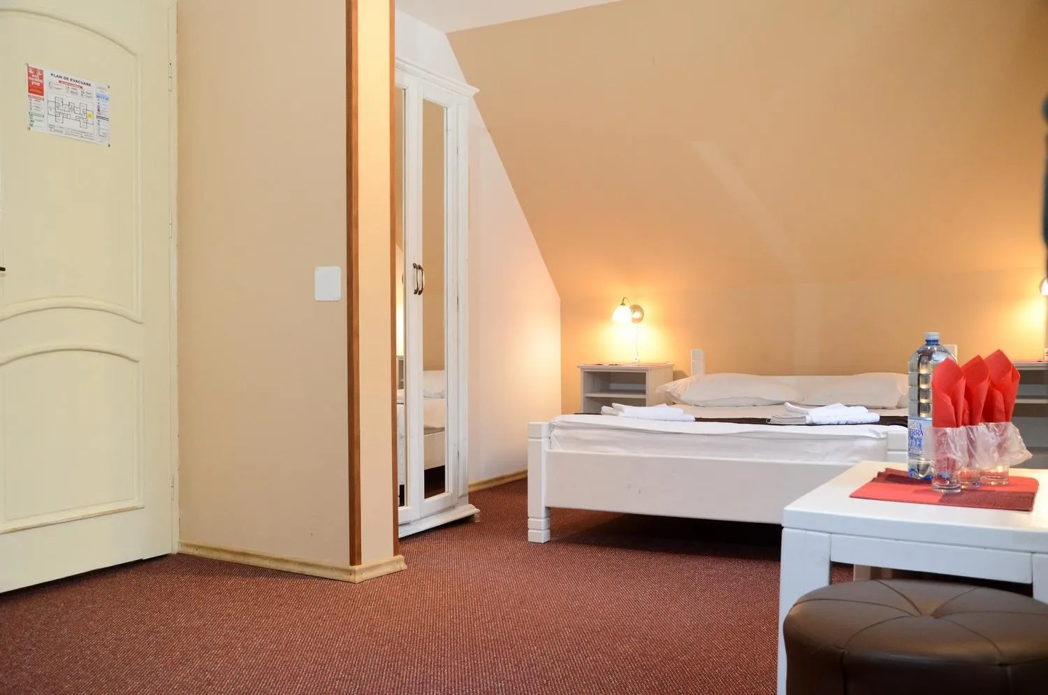 Photo of the whole room, Bed in Pensiunea Happy Inn