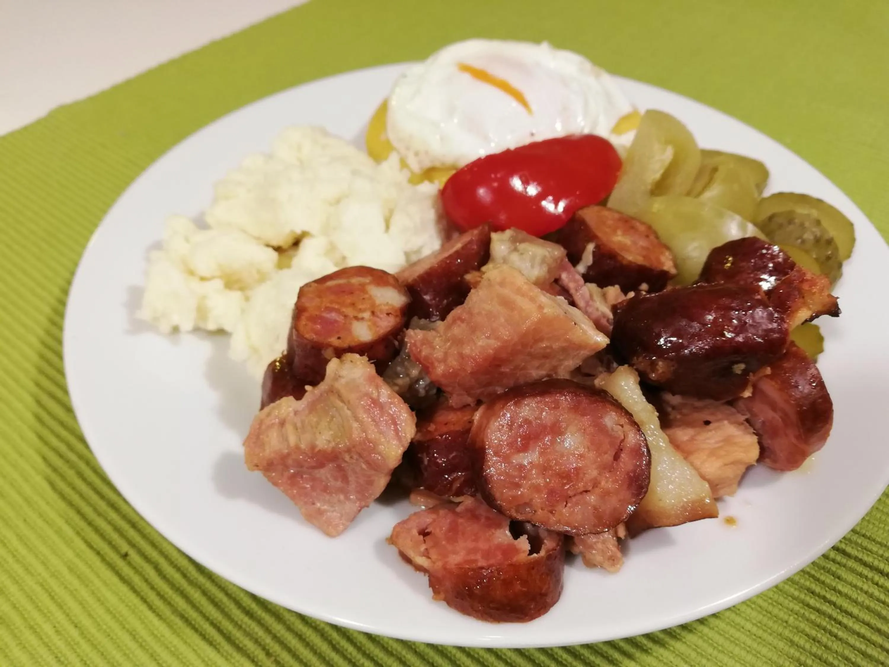 Food in Pensiunea Happy Inn