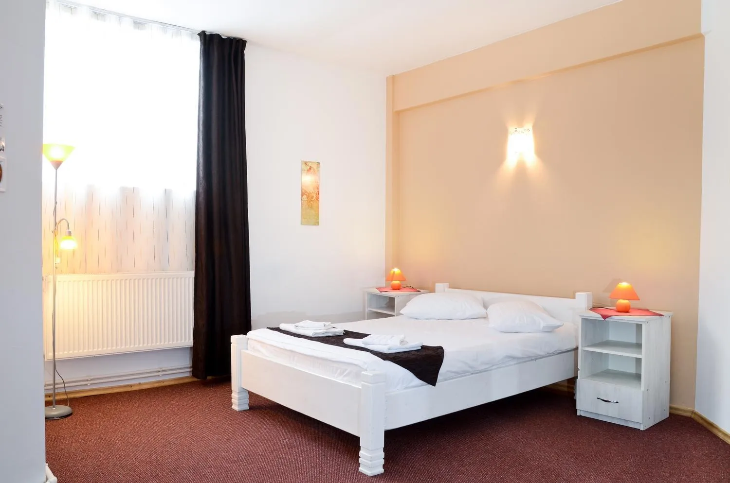 Photo of the whole room, Bed in Pensiunea Happy Inn