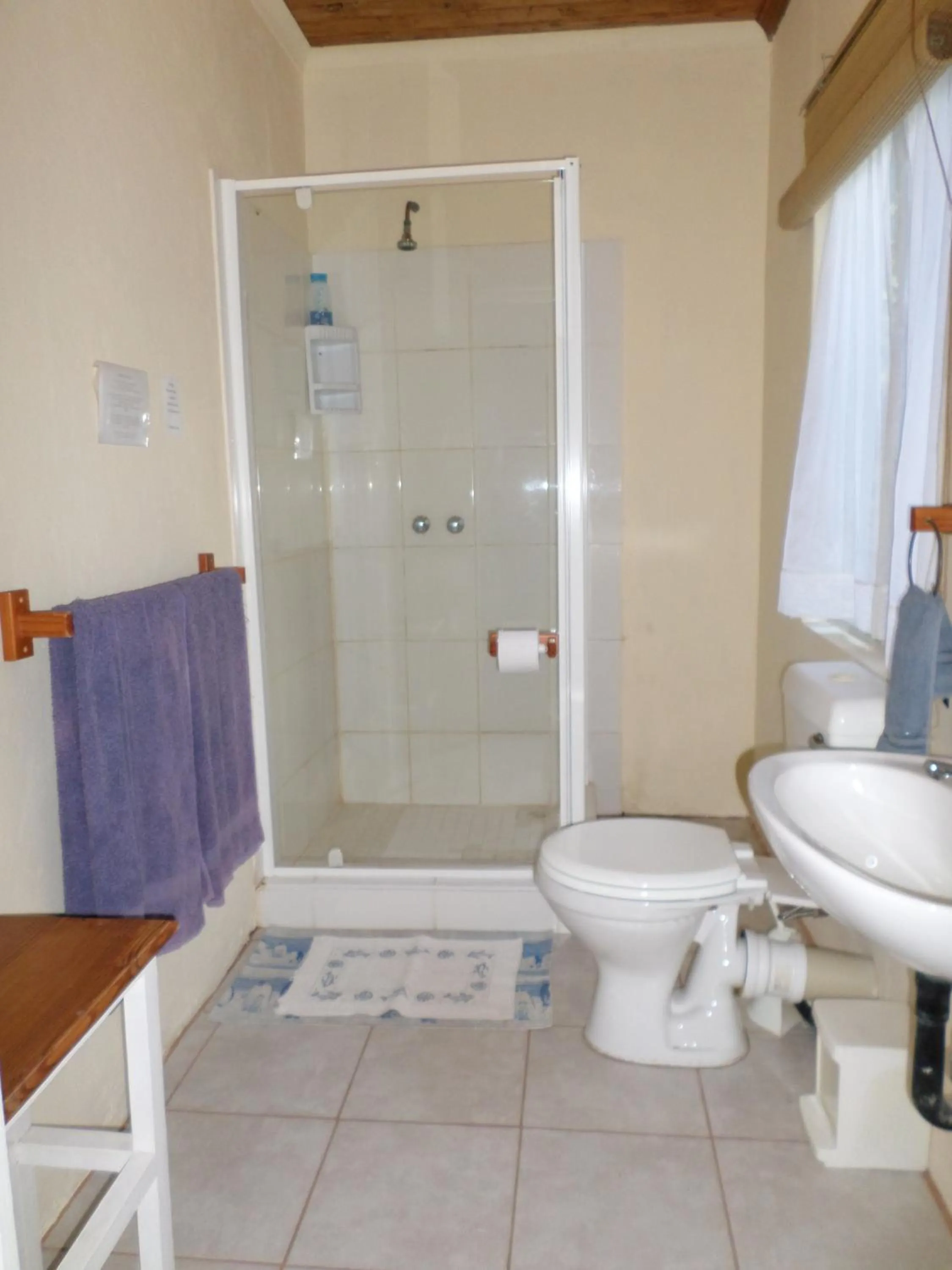 Bathroom in Geckos B&B and Self-catering