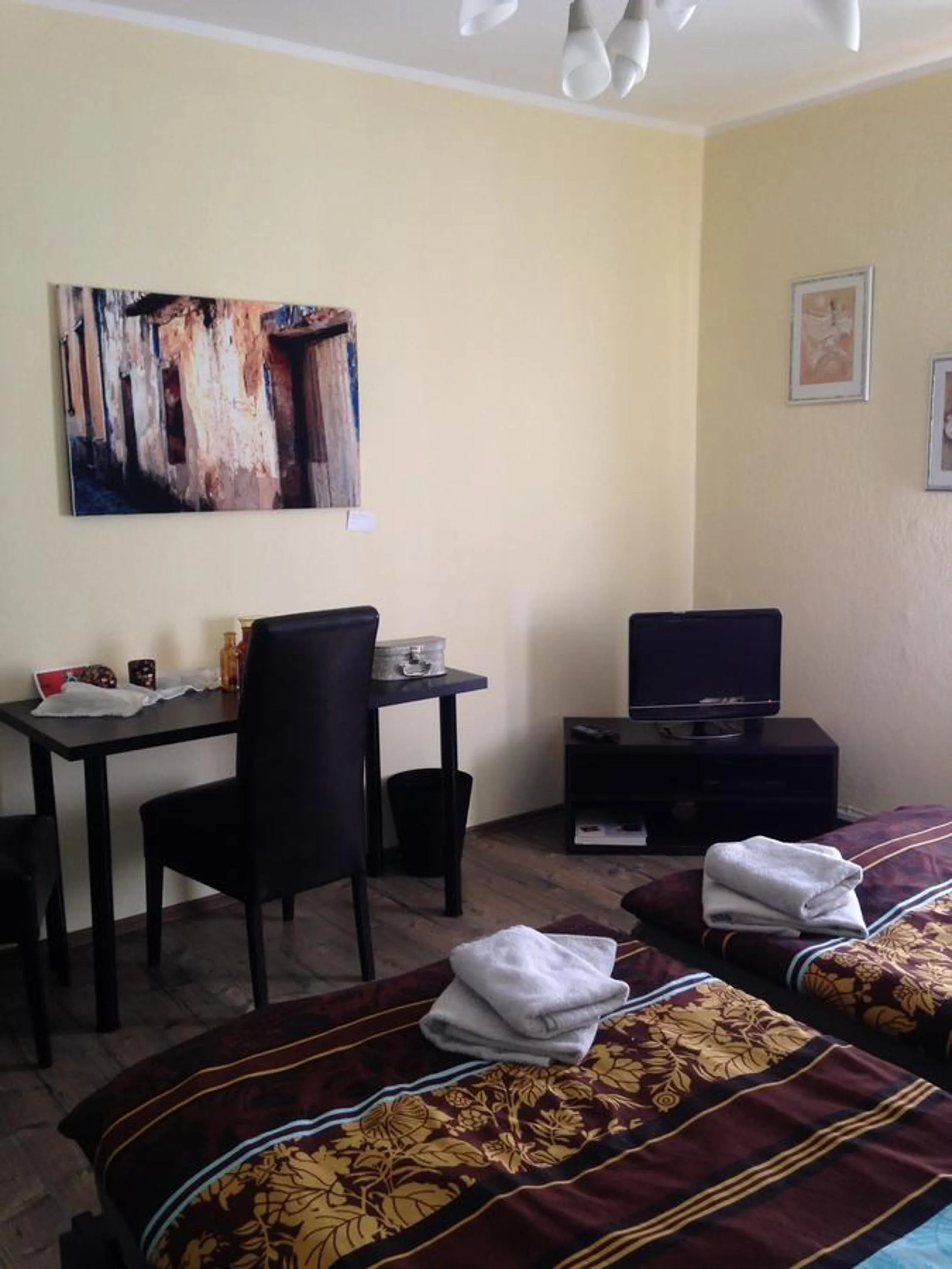Double Room with Private External Bathroom - single occupancy in Haus Silbertal