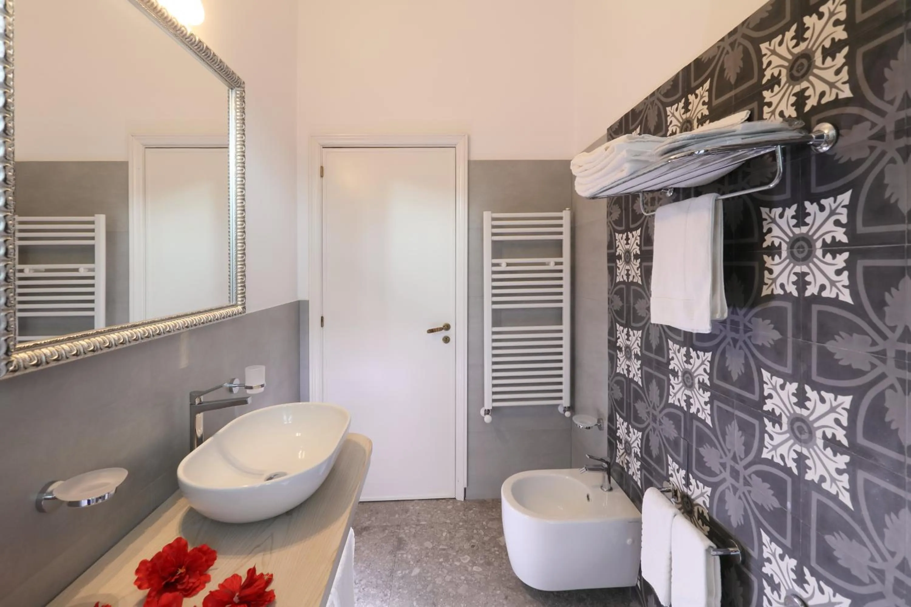 Porta Di Mezzo Luxury Suites & Rooms