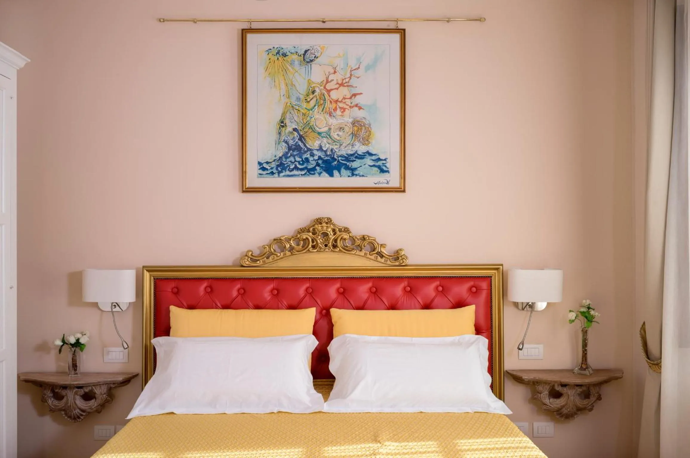 Bed in Porta Di Mezzo Luxury Suites & Rooms