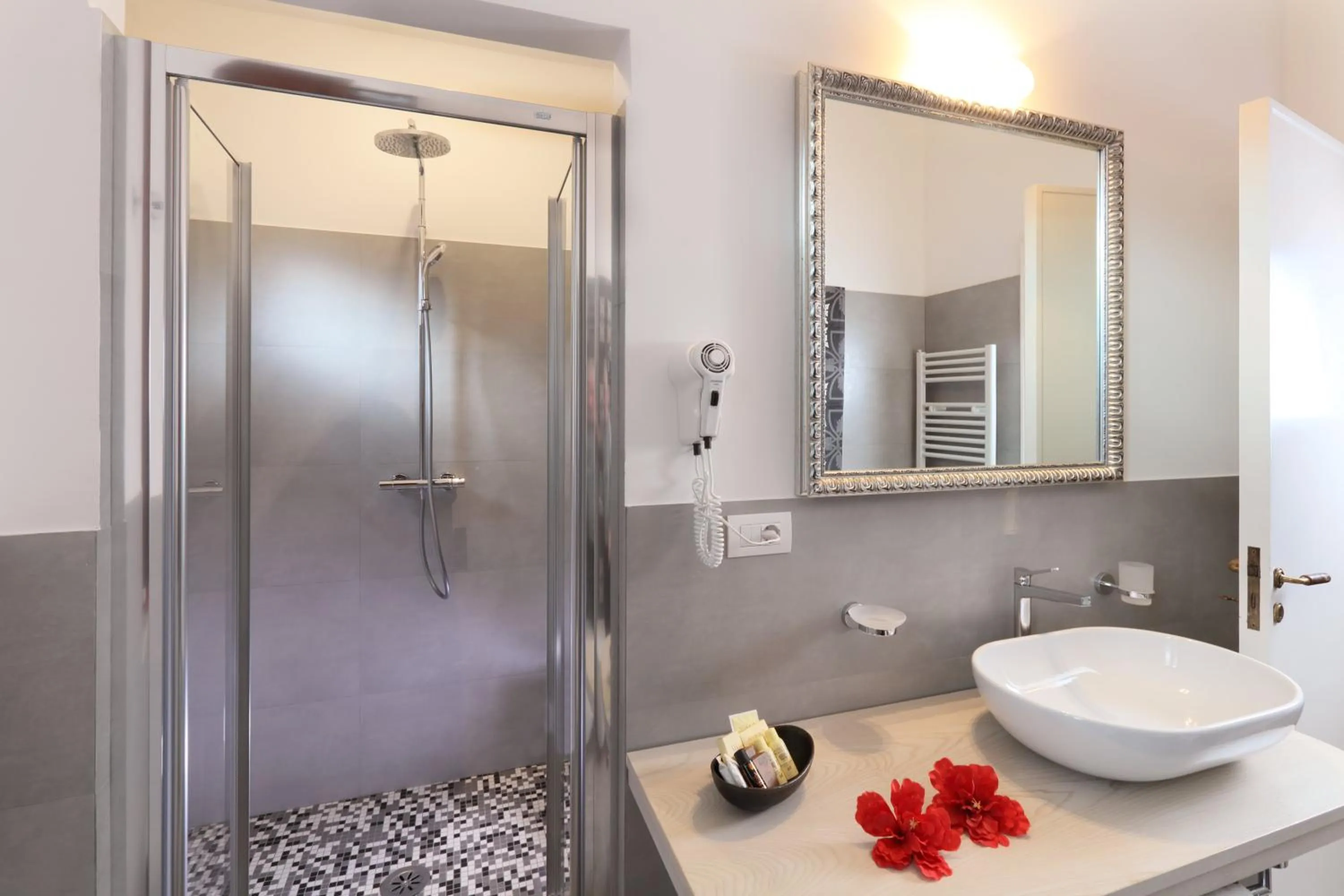Porta Di Mezzo Luxury Suites & Rooms