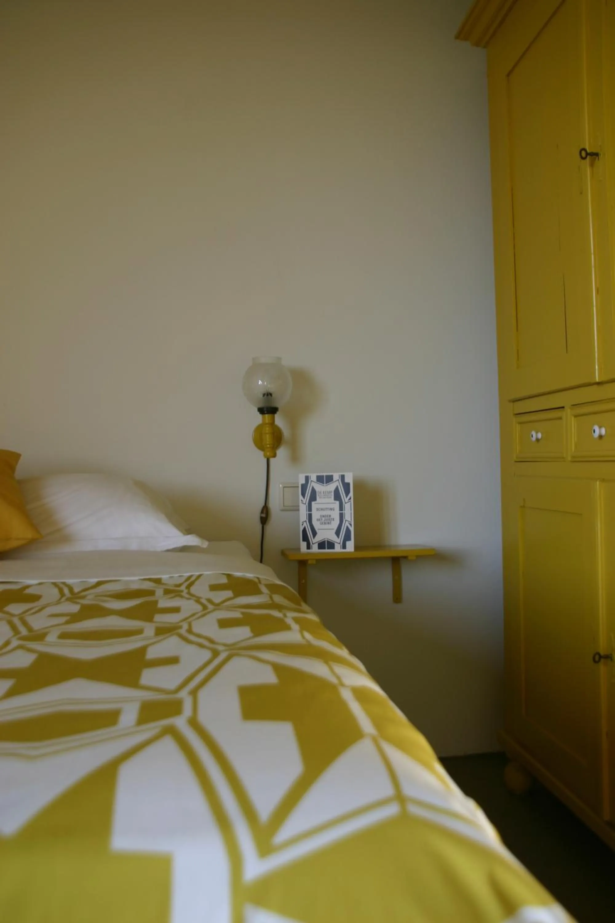 Decorative detail, Bed in De Kemp B&B & Studio's