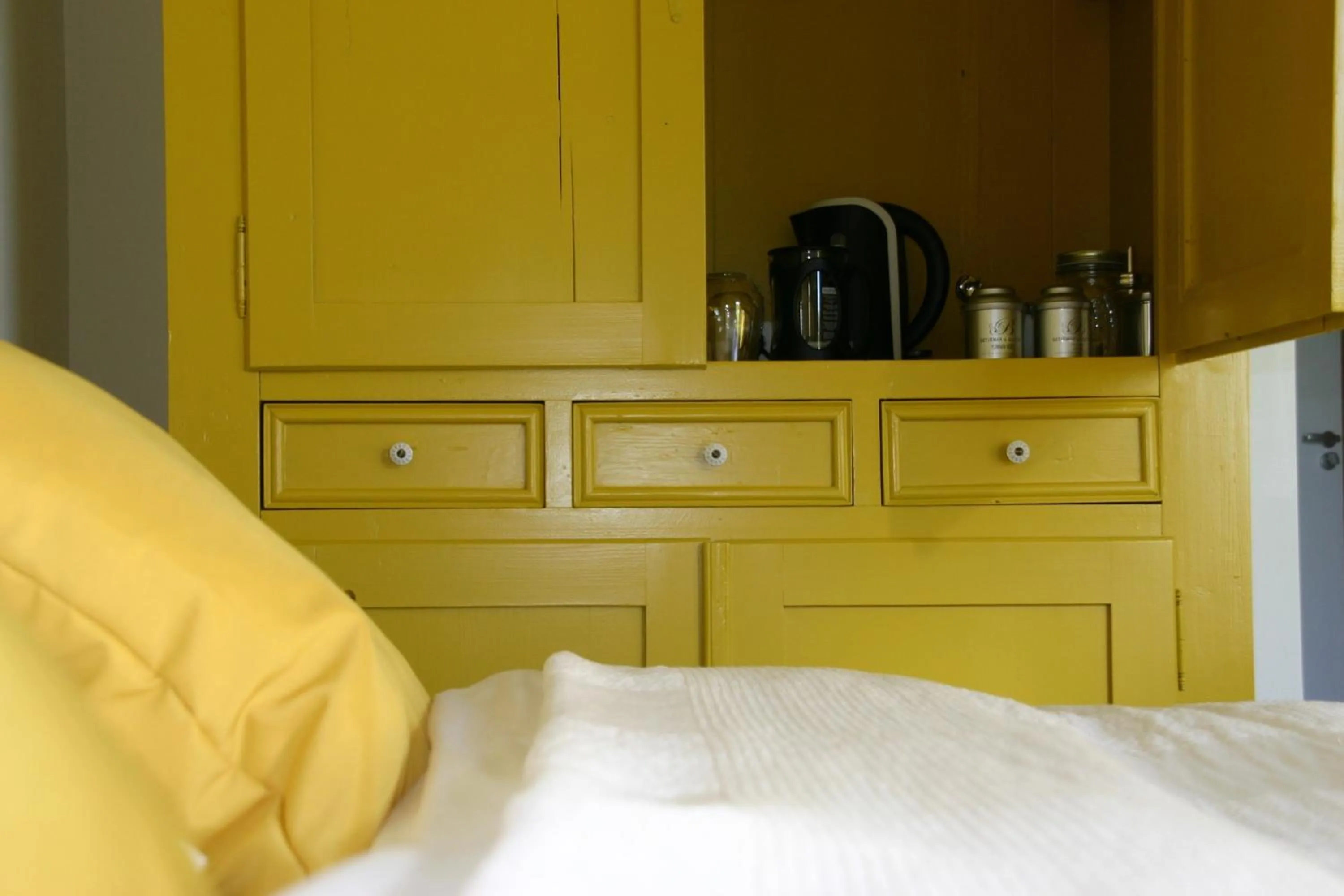 Decorative detail, Bed in De Kemp B&B & Studio's