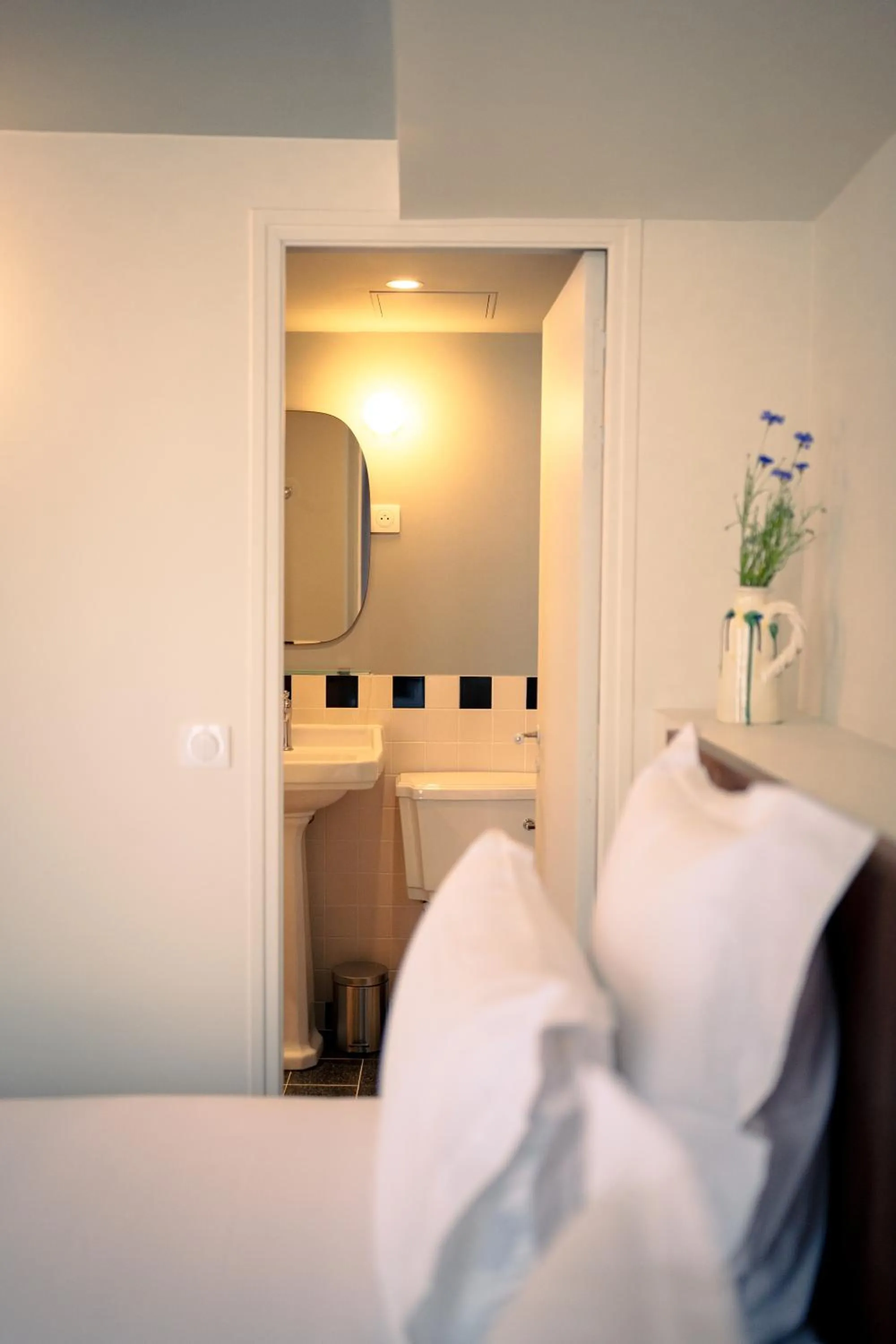 Bathroom, Bed in LALA Hôtel