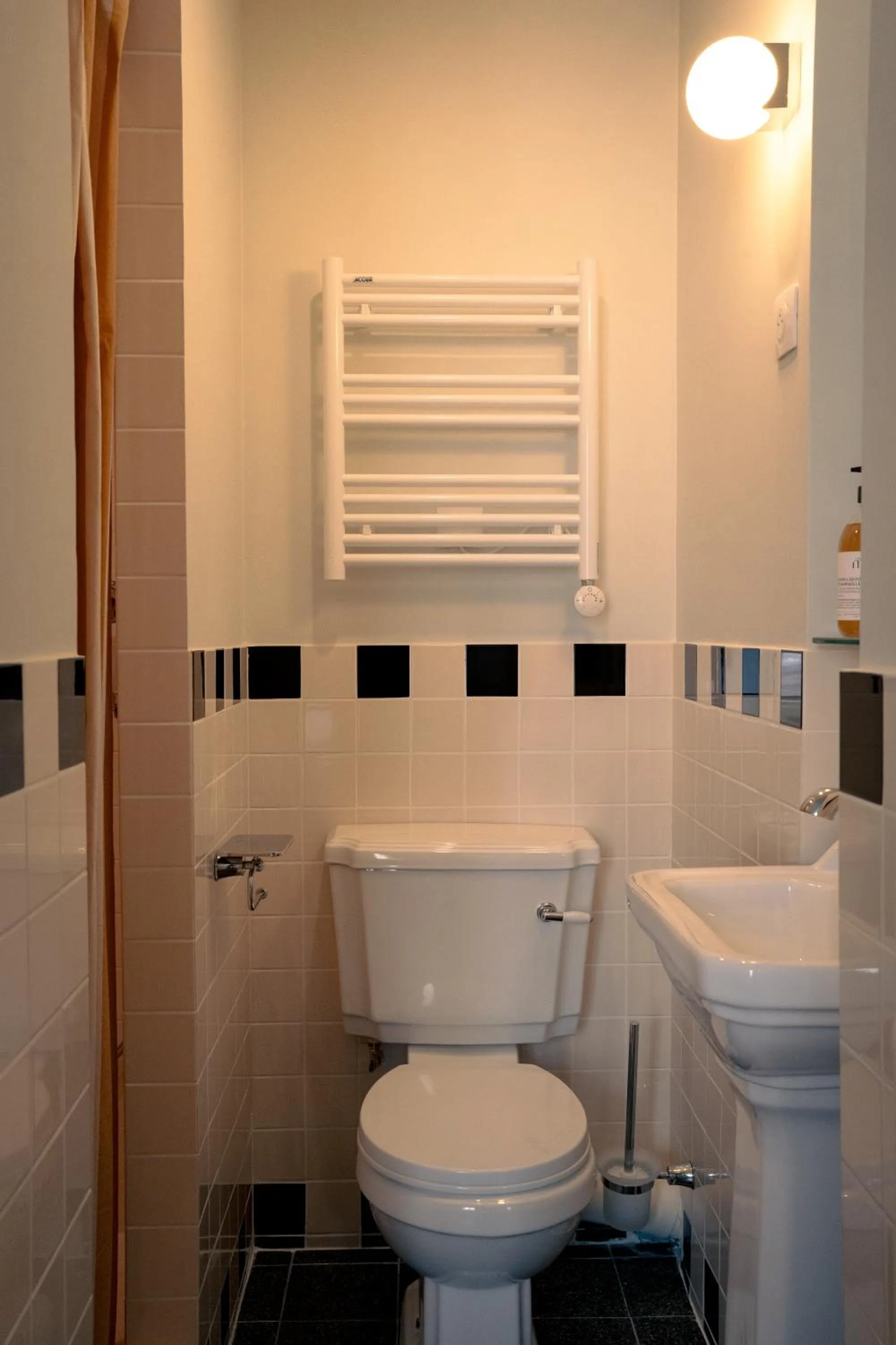 Toilet in LALA Hôtel