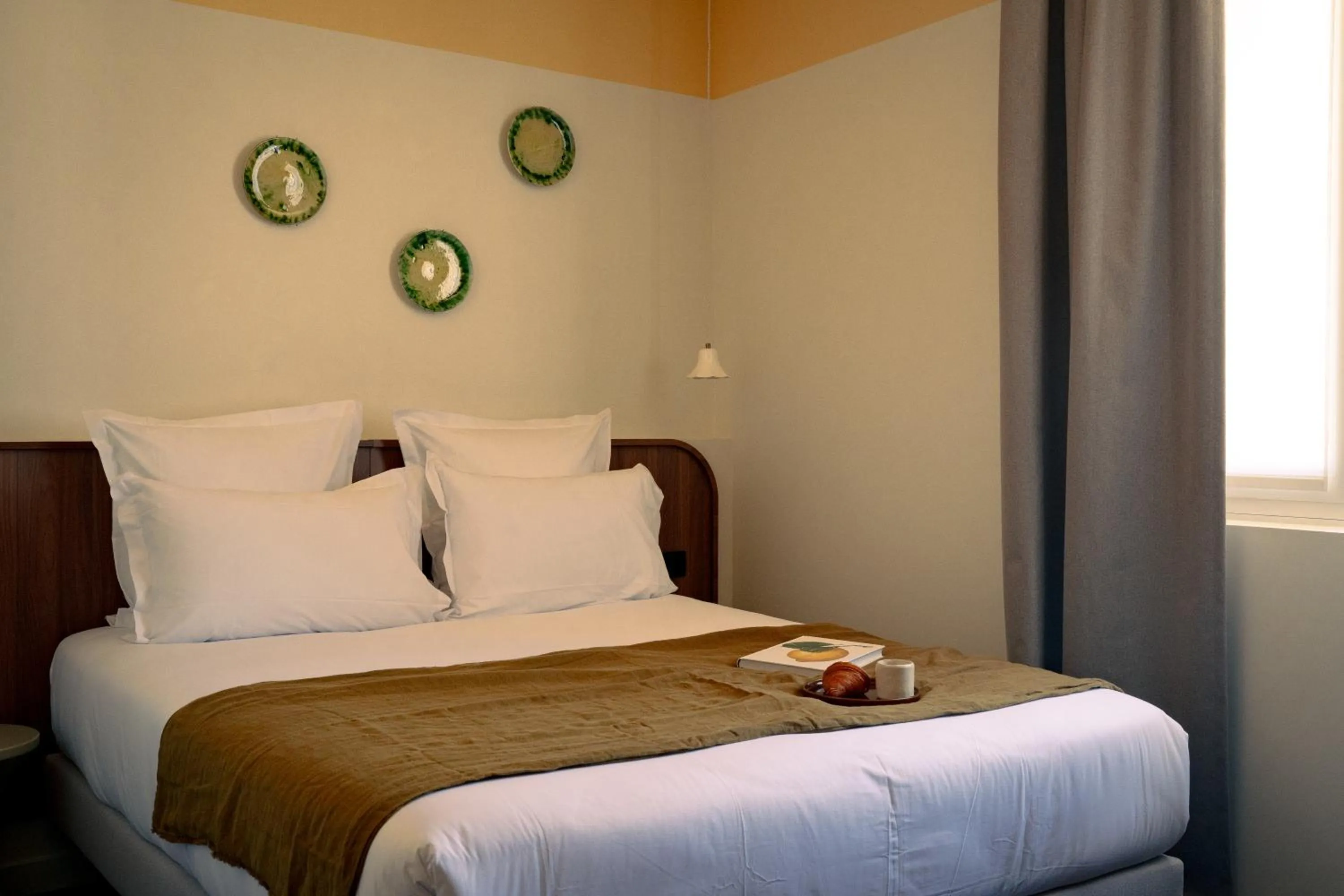 Photo of the whole room, Bed in LALA Hôtel