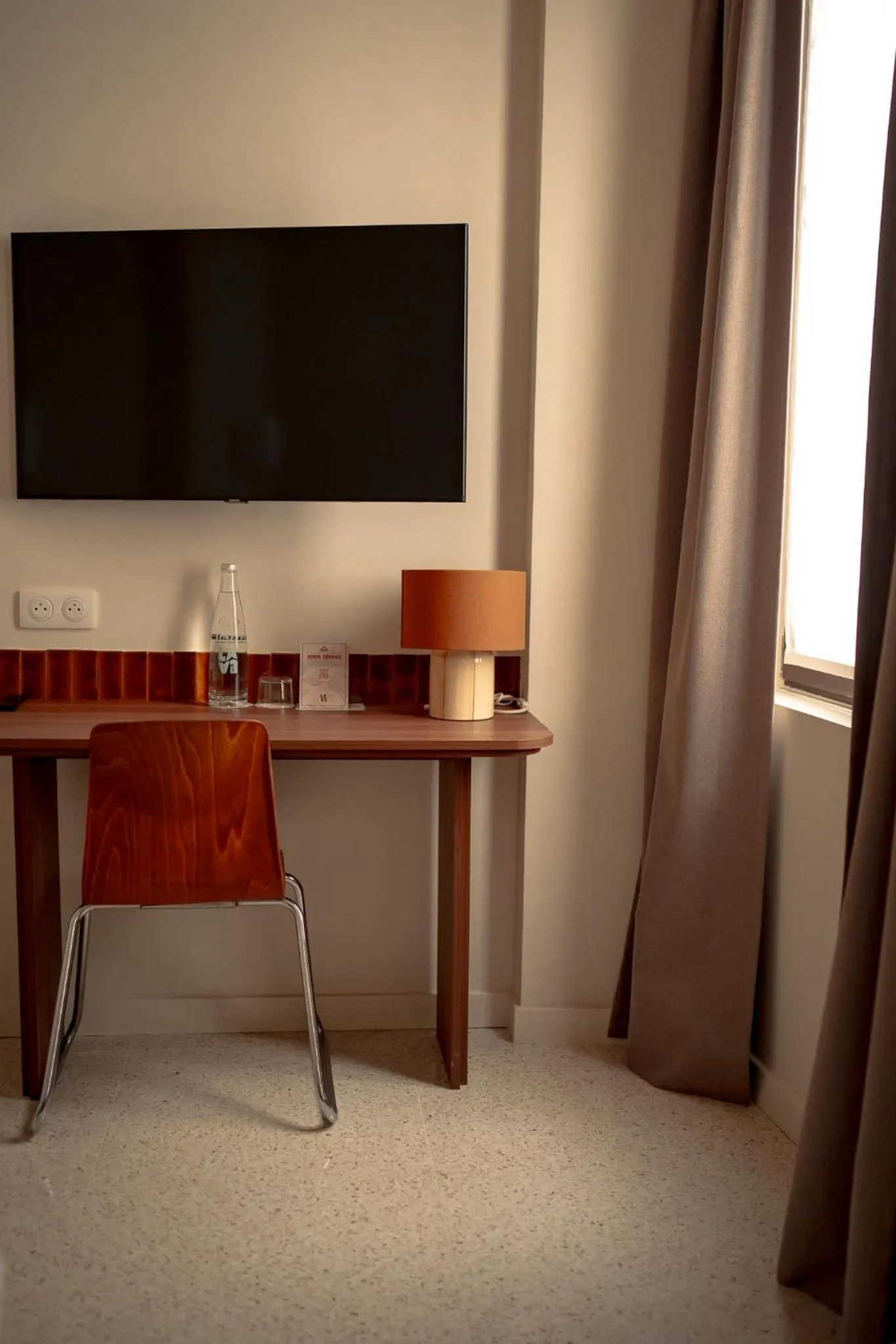 Photo of the whole room in LALA Hôtel