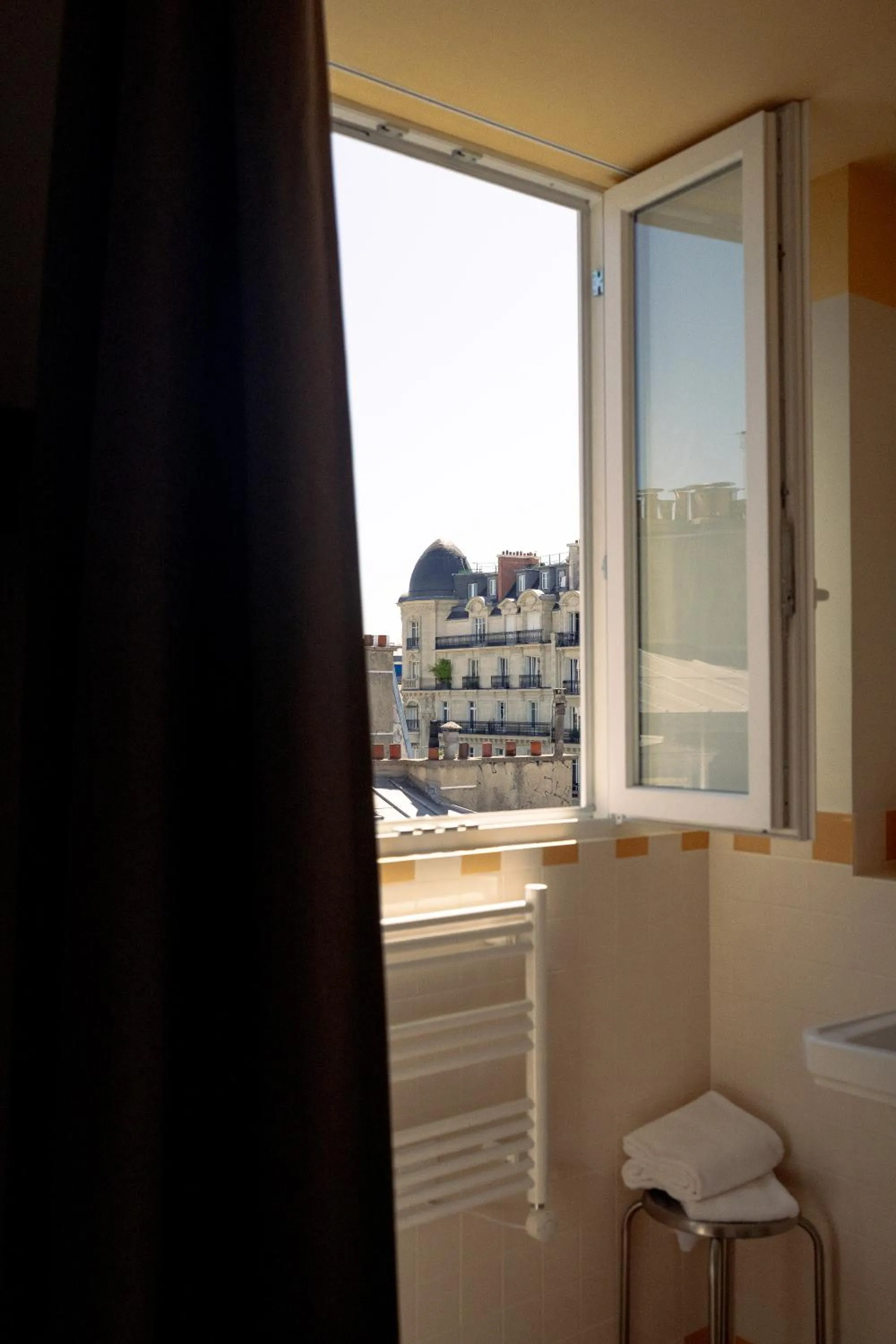 City view in LALA Hôtel