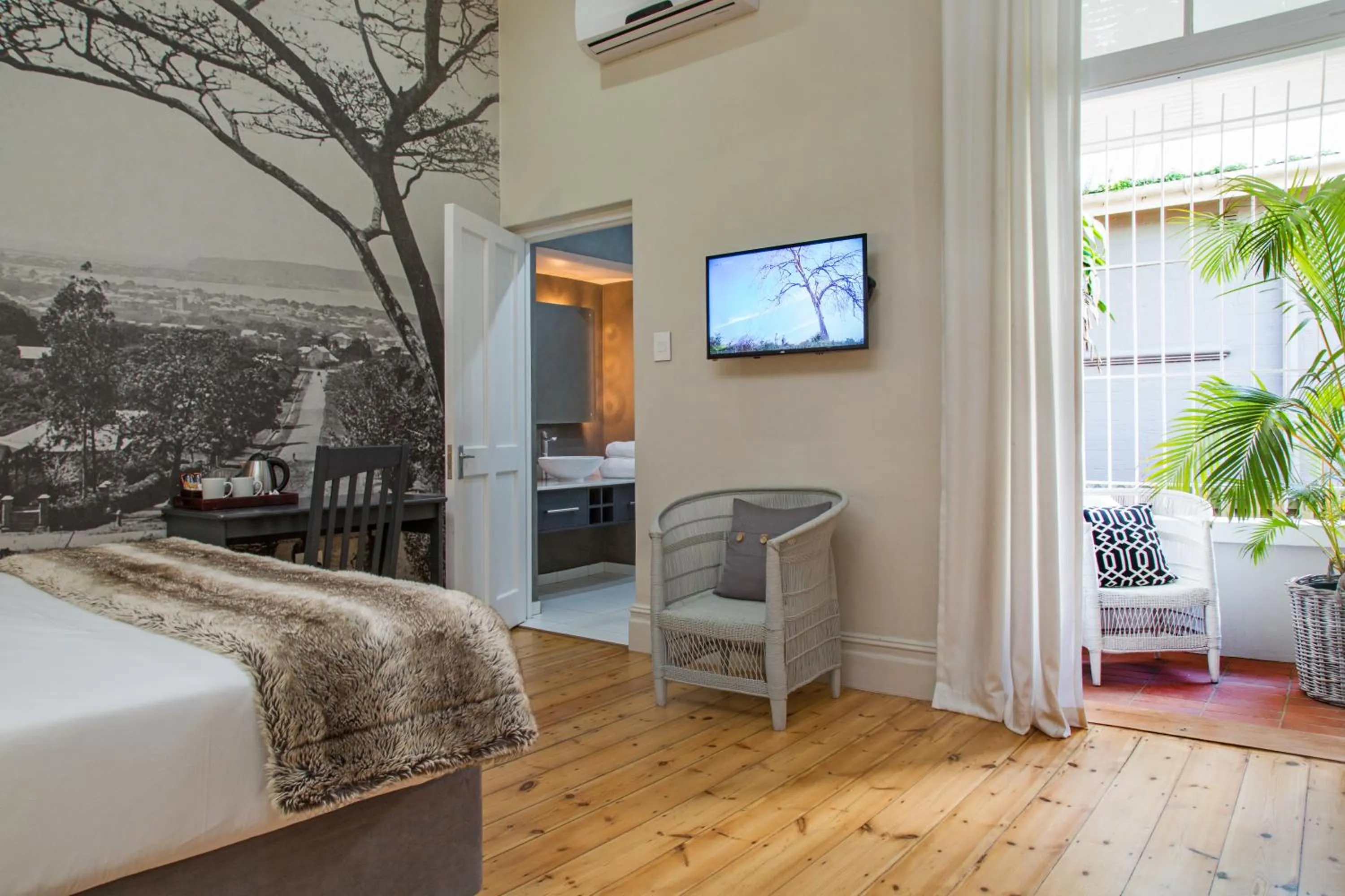 Photo of the whole room in Madeline Grove Bed & Breakfast