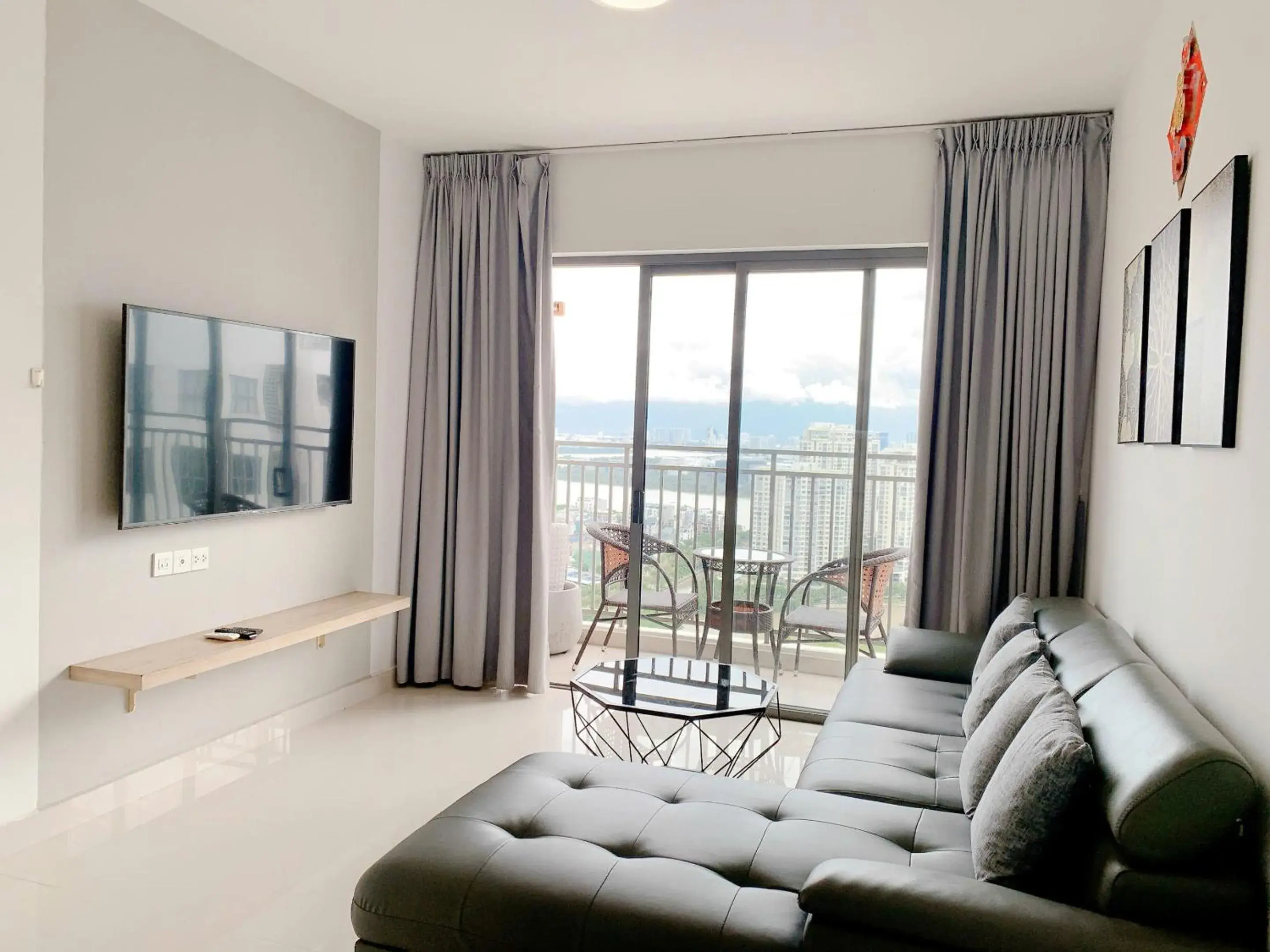 Three-Bedroom Apartment with Balcony in The Sun Avenue Serviced Apartment Three-Bedroom Apartment with Balcony in The Sun Avenue Serviced Apartment